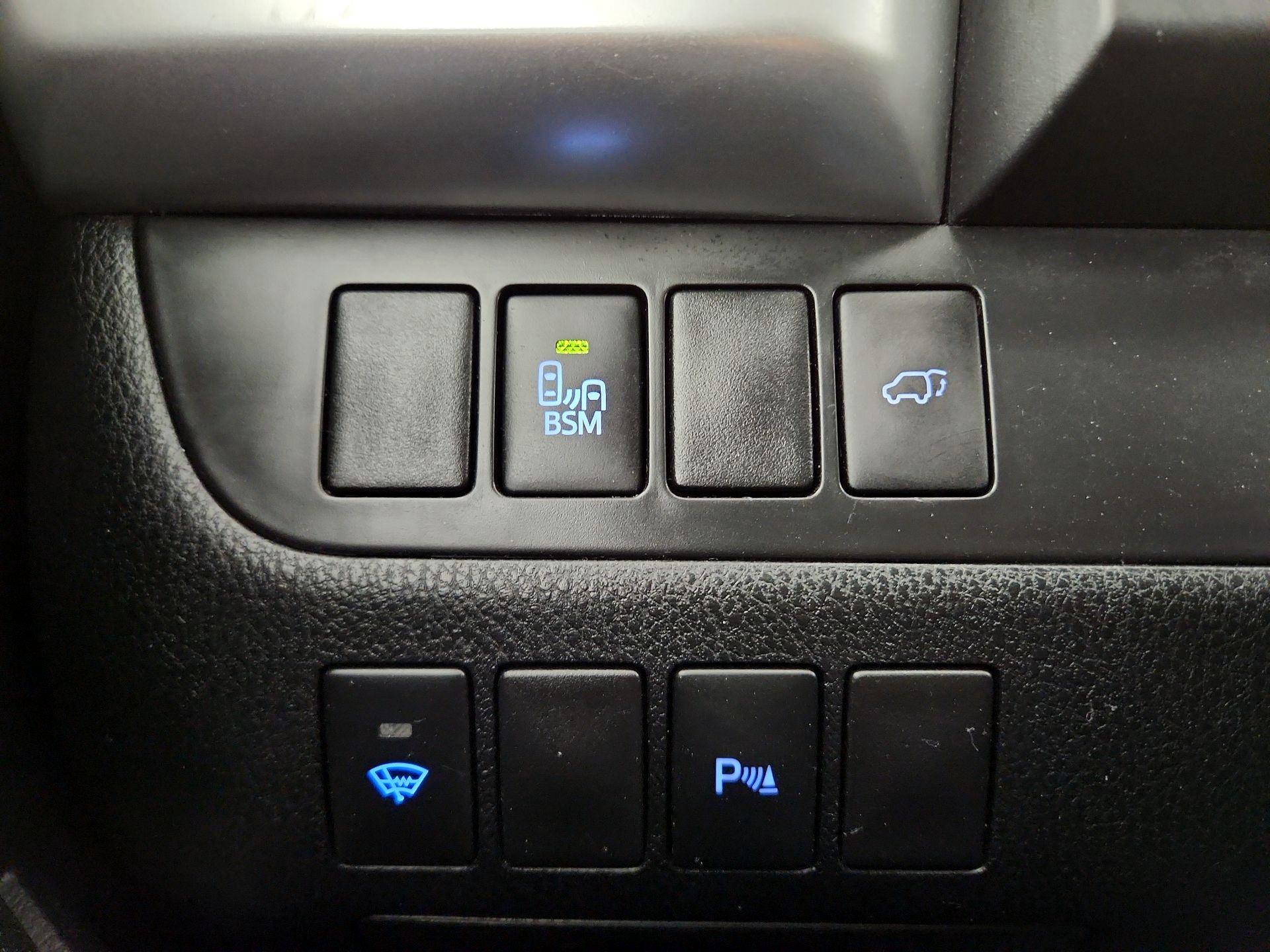 Thumbnail: 2015 Toyota Highlander - 13