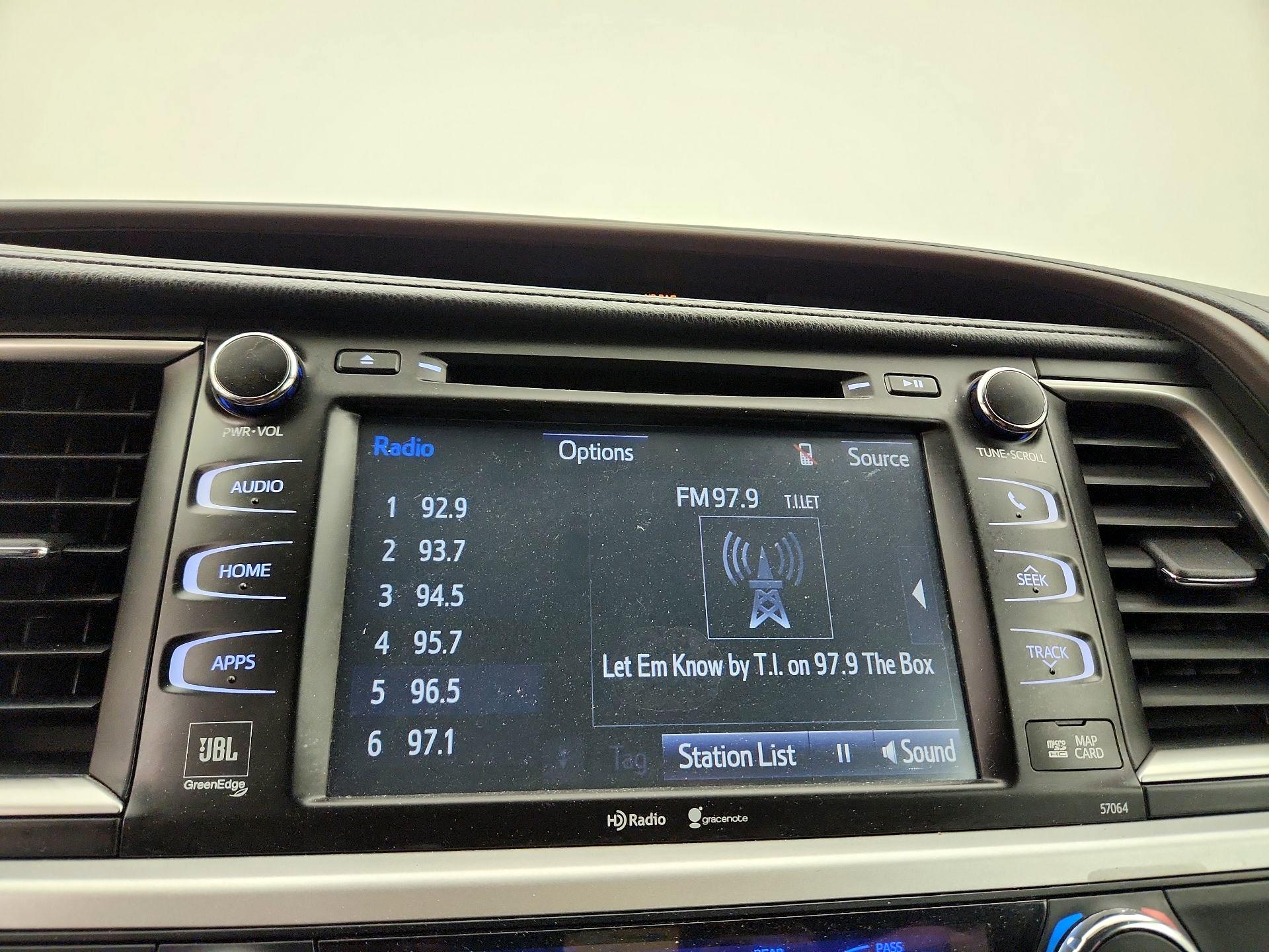 Thumbnail: 2015 Toyota Highlander - 15