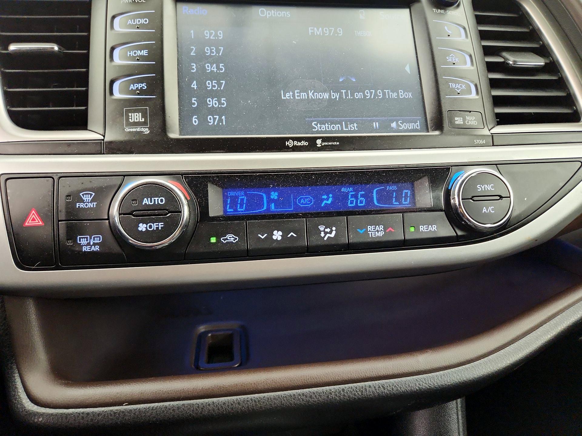 Thumbnail: 2015 Toyota Highlander - 16