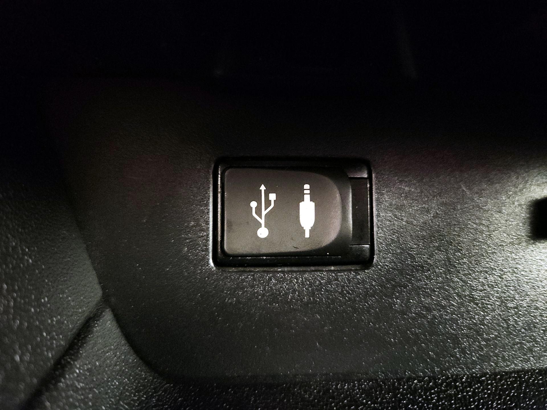 Thumbnail: 2015 Toyota Highlander - 18