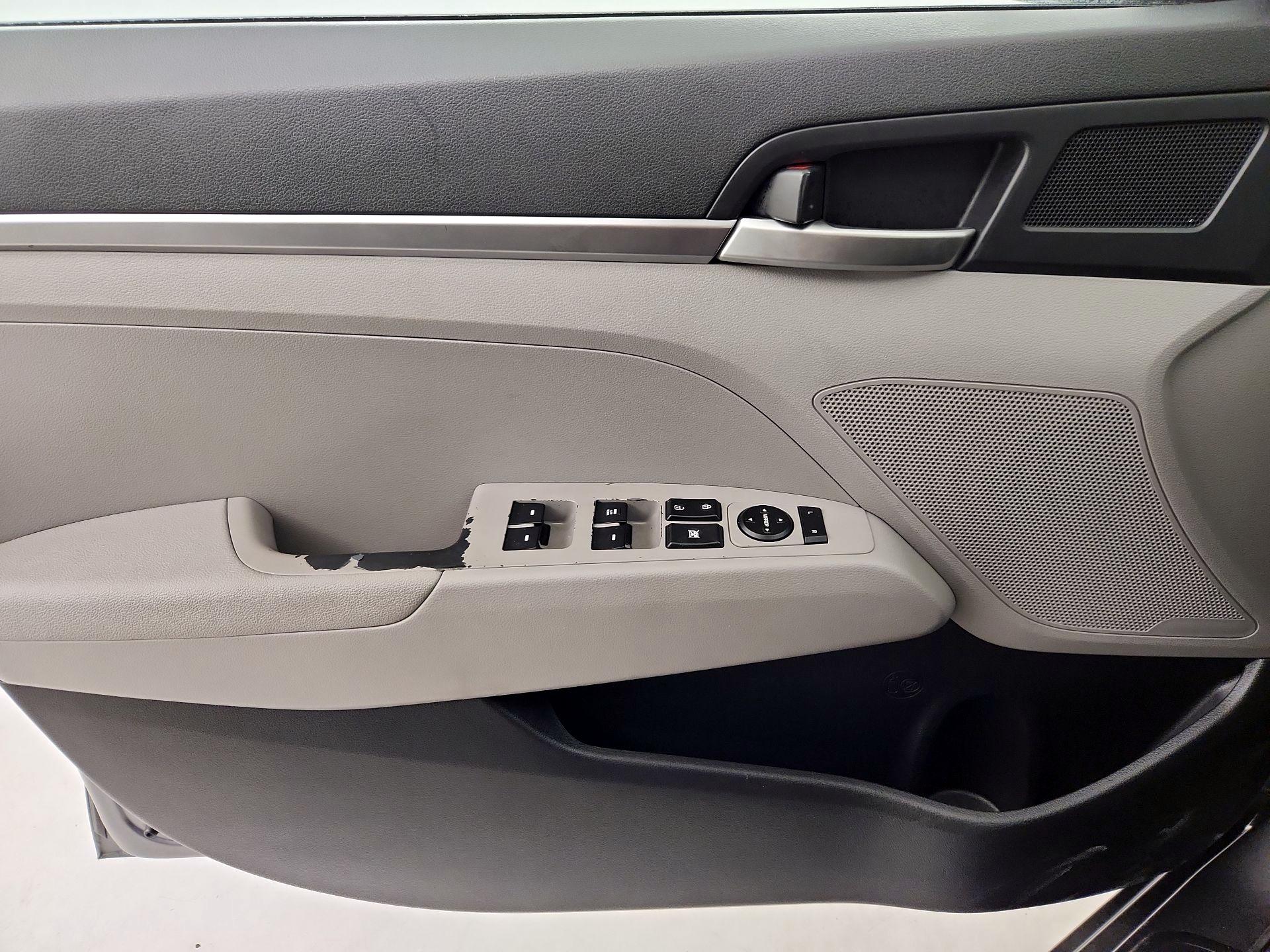 Thumbnail: 2019 Hyundai Elantra - 12