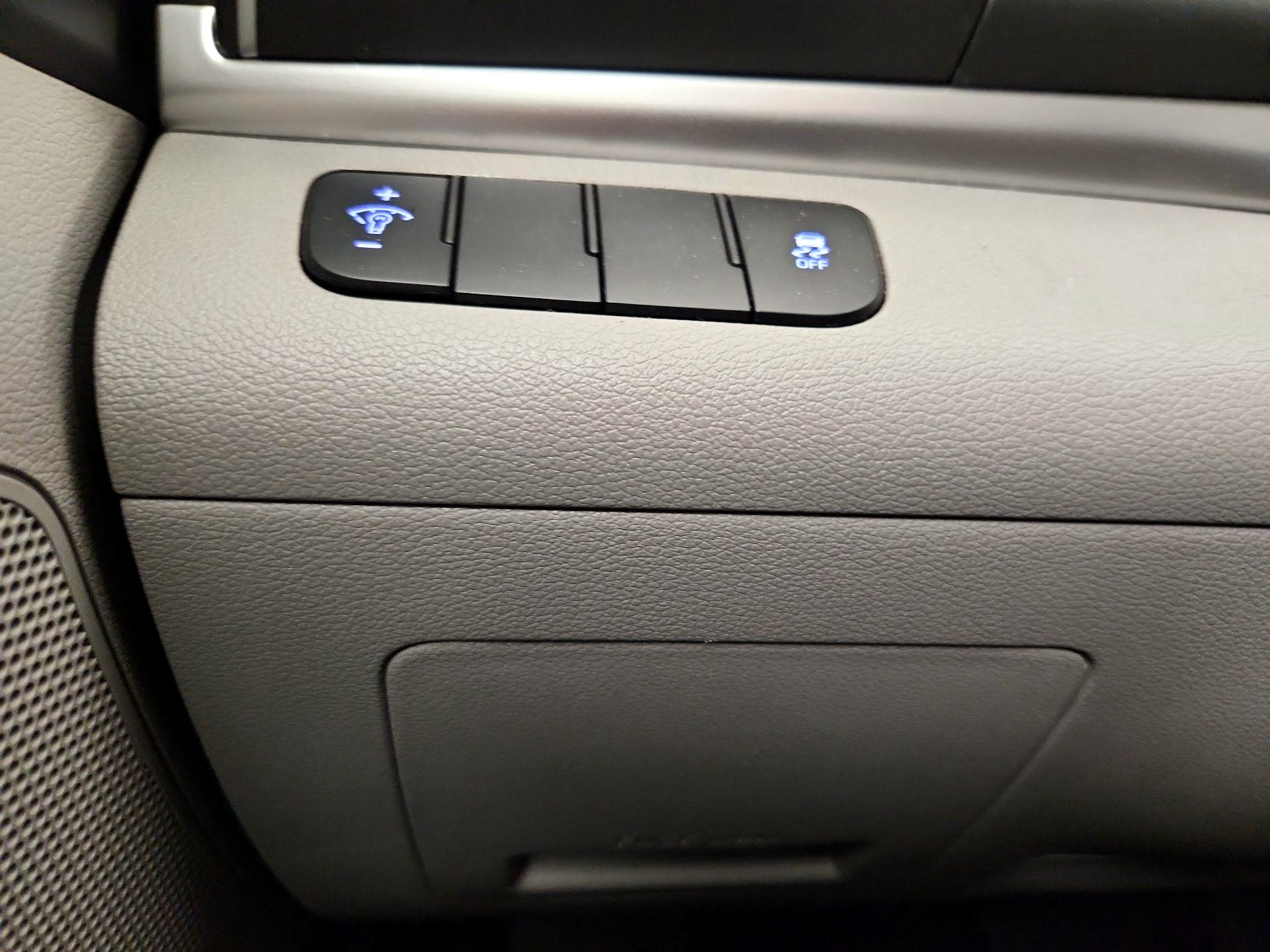 Thumbnail: 2019 Hyundai Elantra - 13