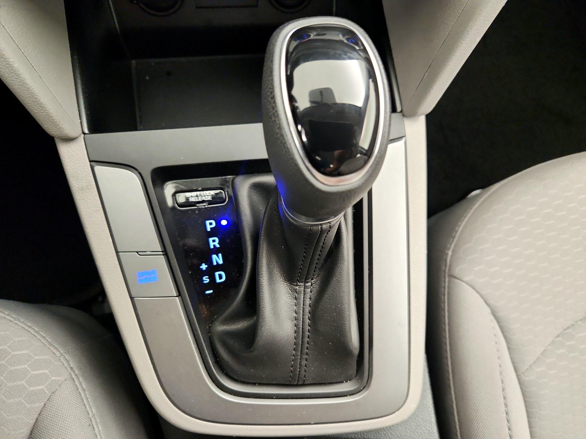 Thumbnail: 2019 Hyundai Elantra - 17