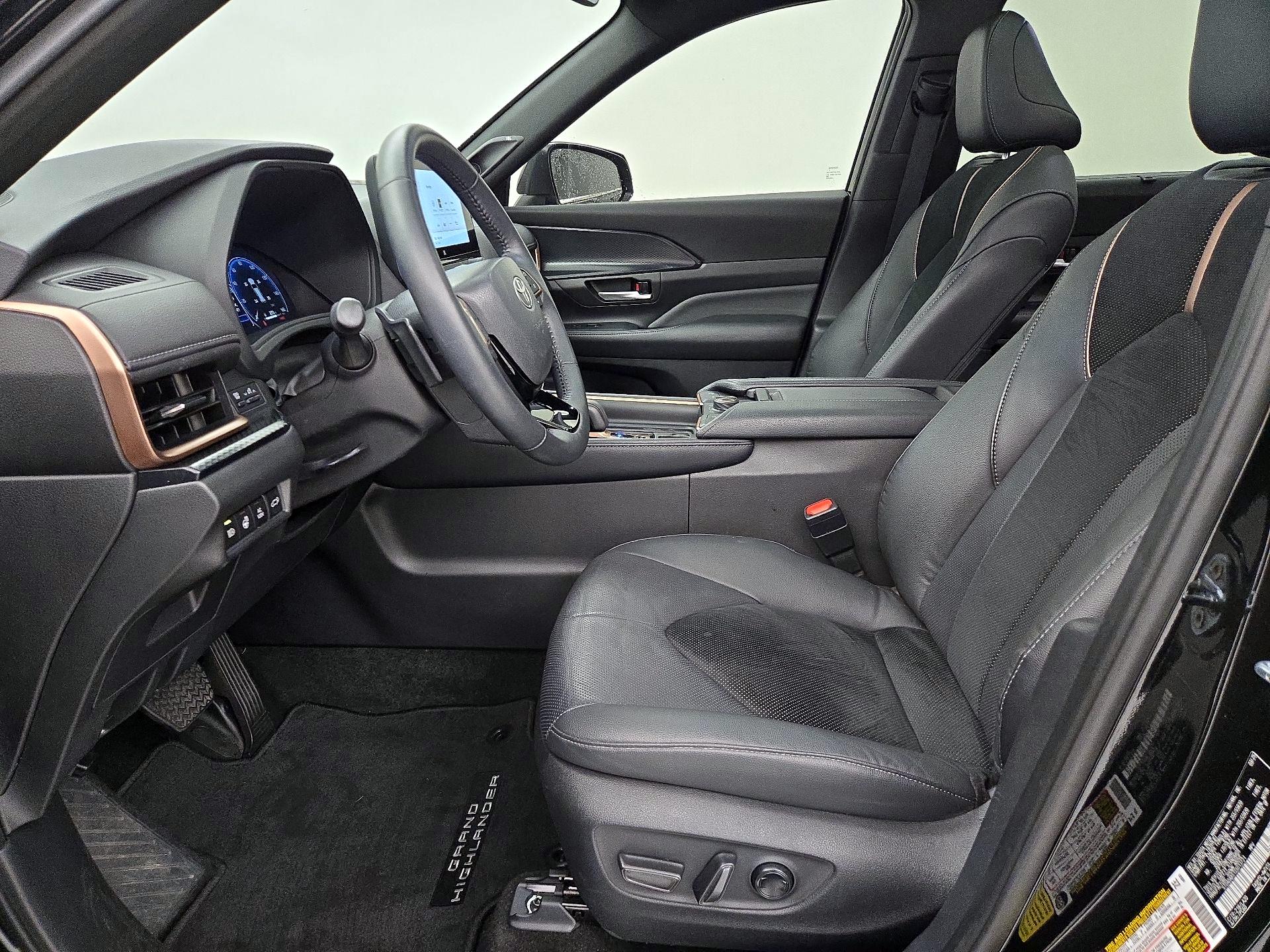Thumbnail: 2025 Toyota Highlander - 11