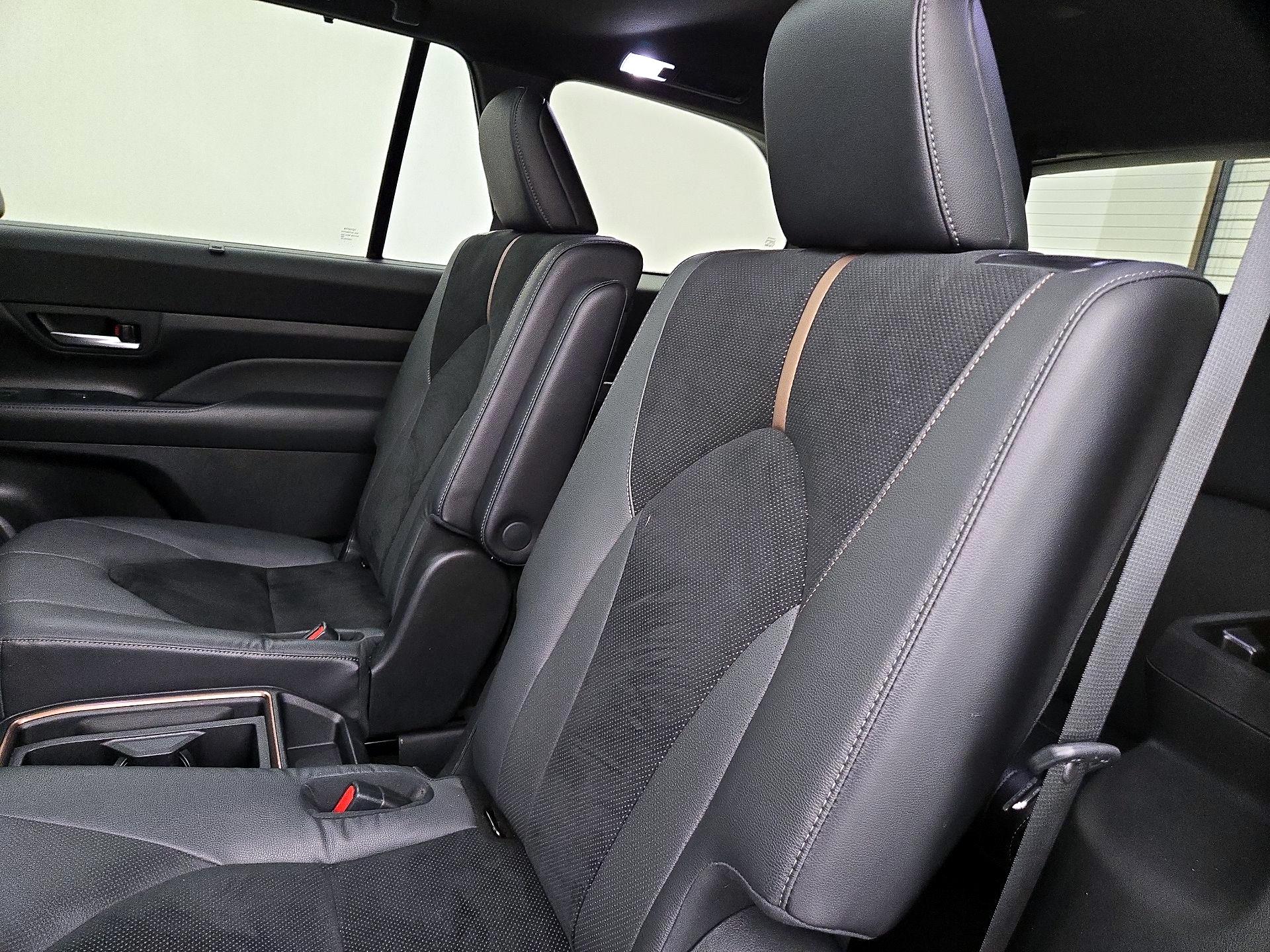 Thumbnail: 2025 Toyota Highlander - 19