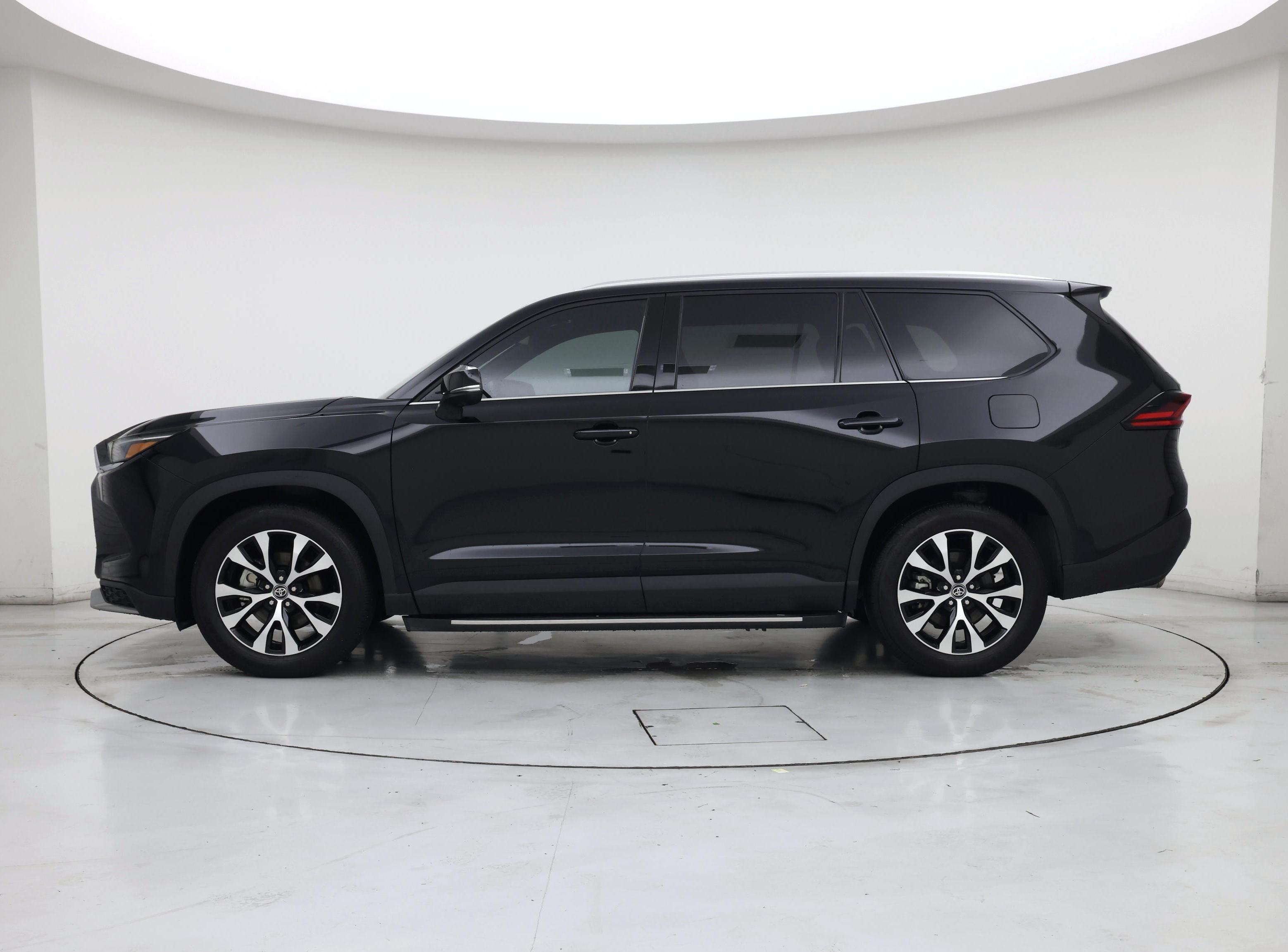 Thumbnail: 2025 Toyota Highlander - 3