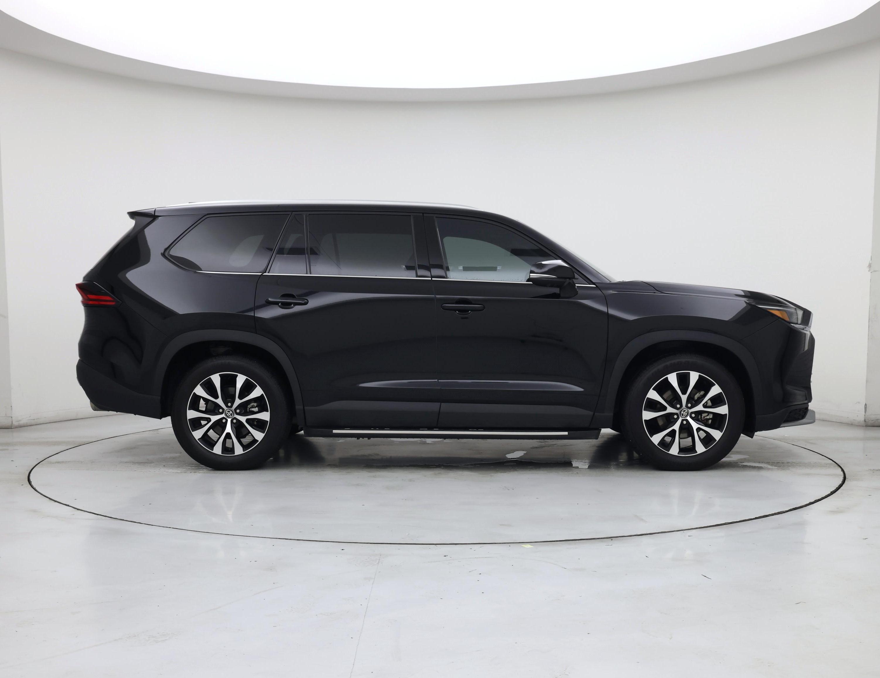 Thumbnail: 2025 Toyota Highlander - 7