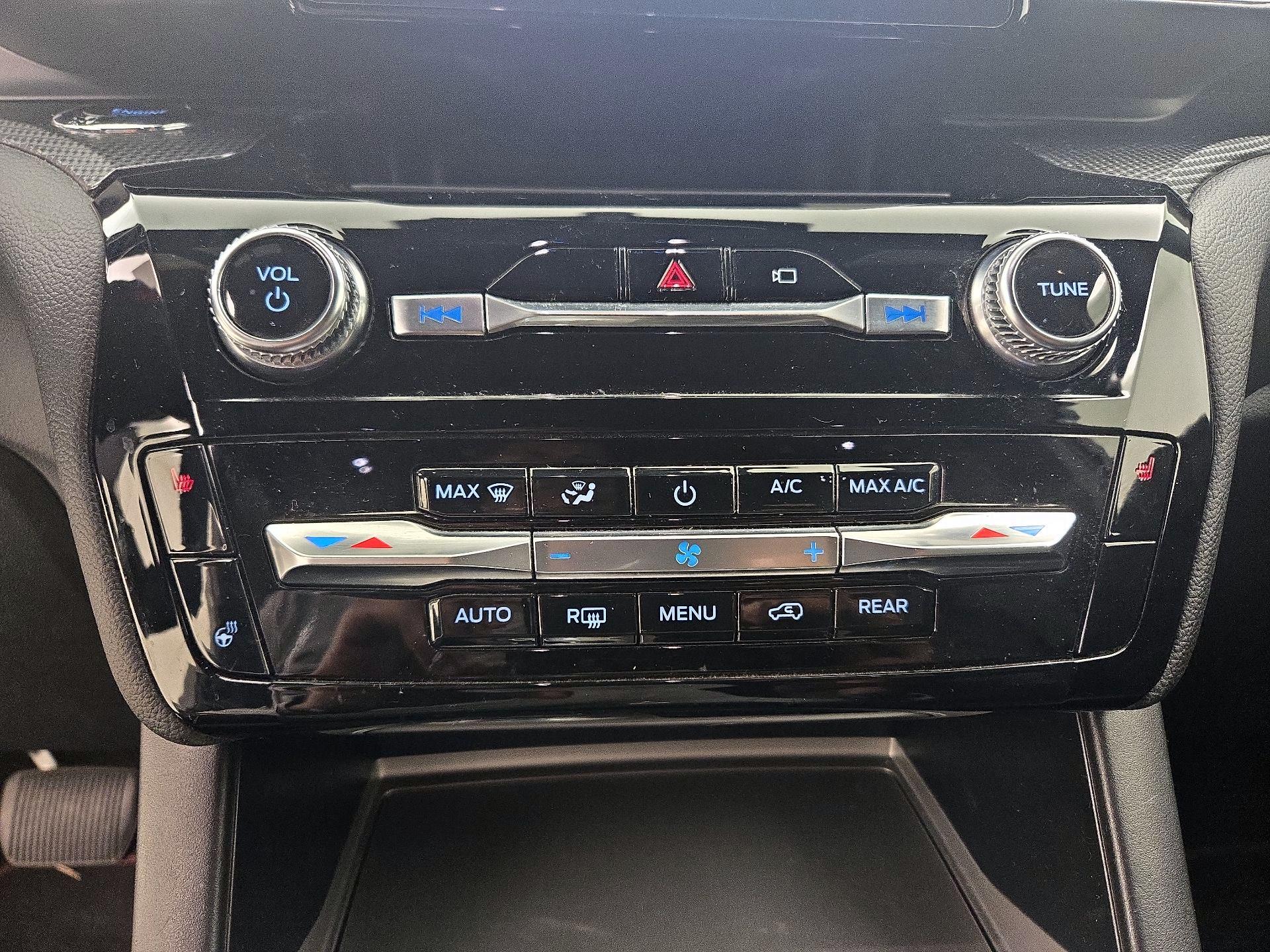 Thumbnail: 2022 Ford Explorer - 17