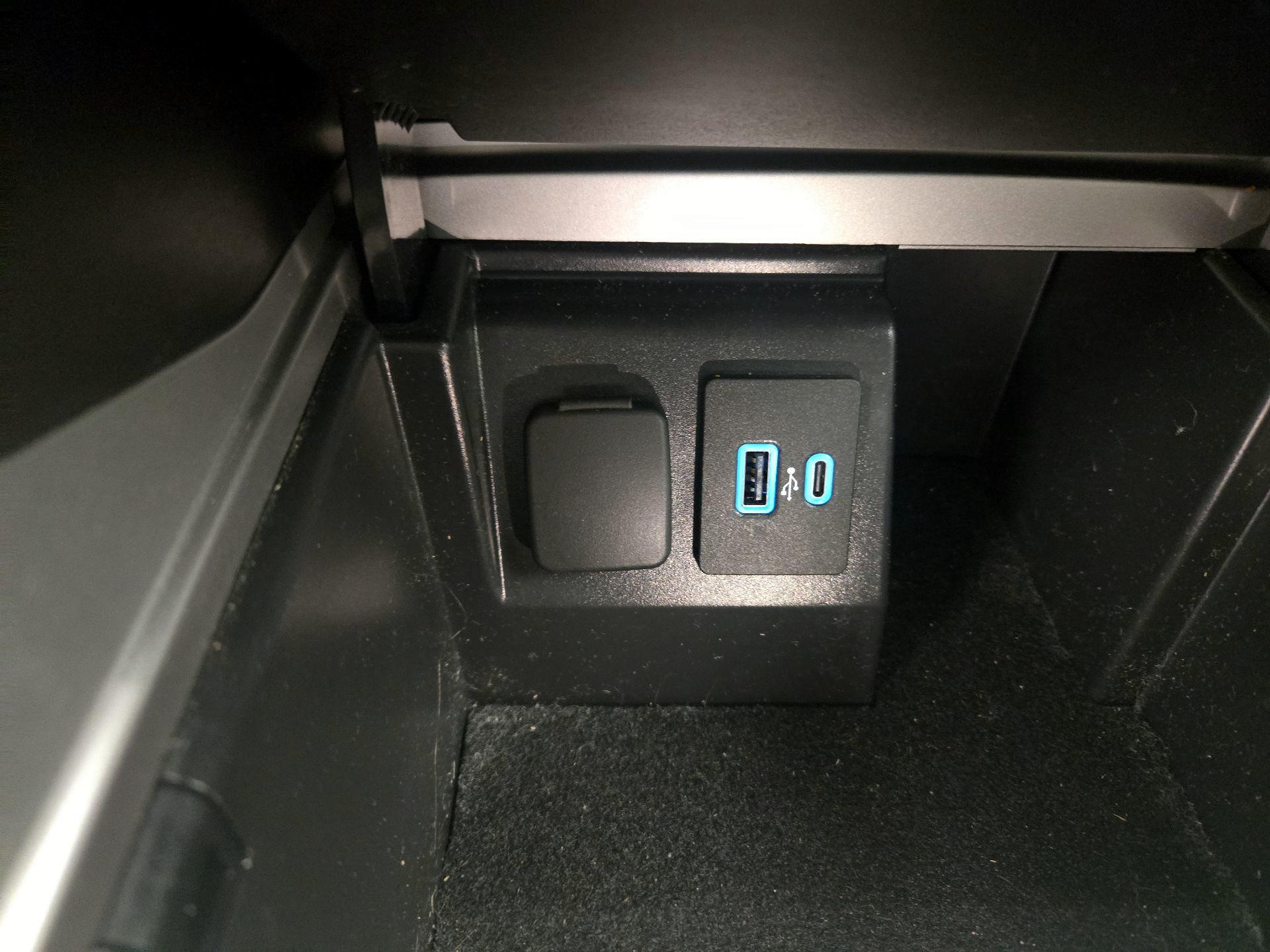 Thumbnail: 2022 Ford Explorer - 19