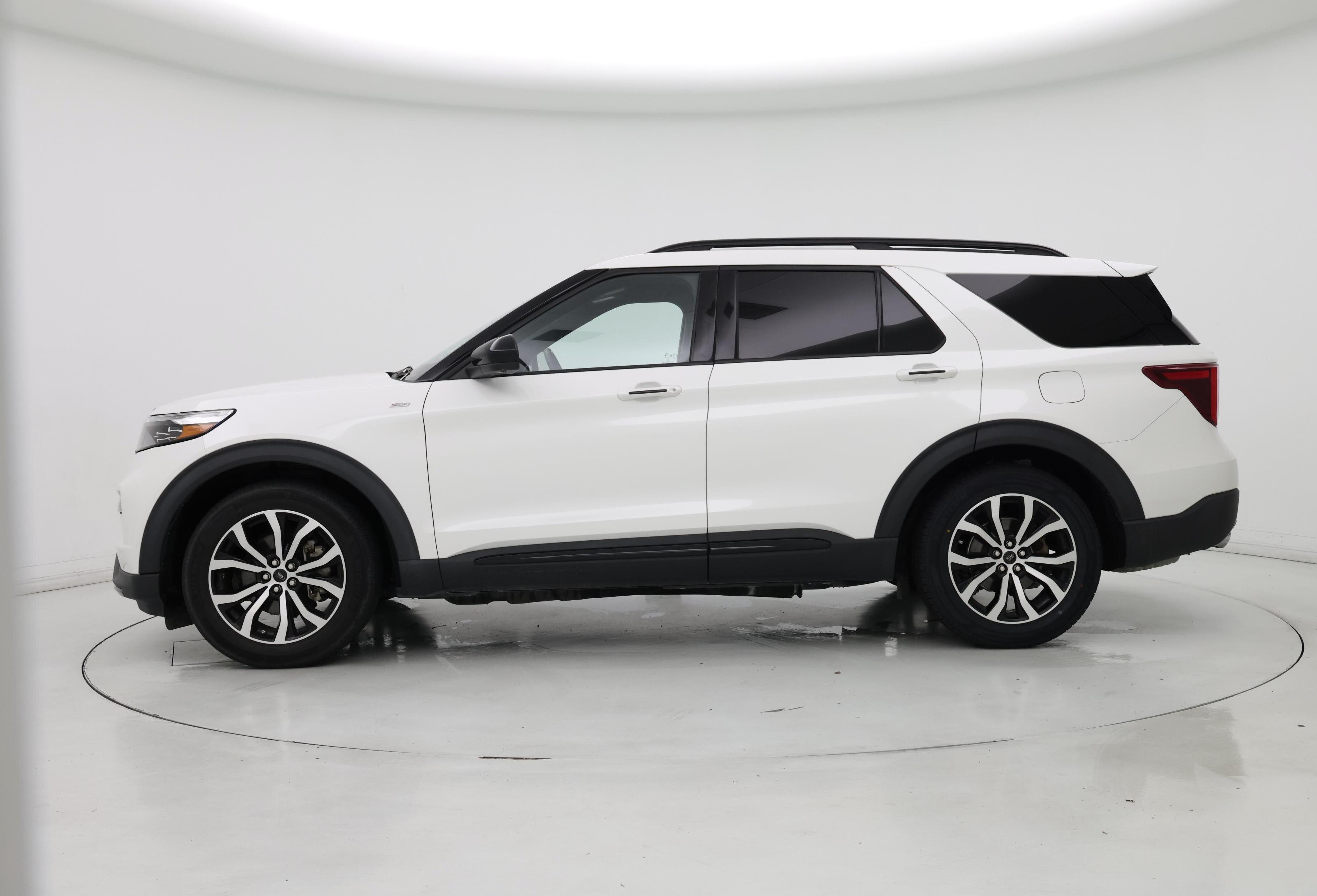 Thumbnail: 2022 Ford Explorer - 3