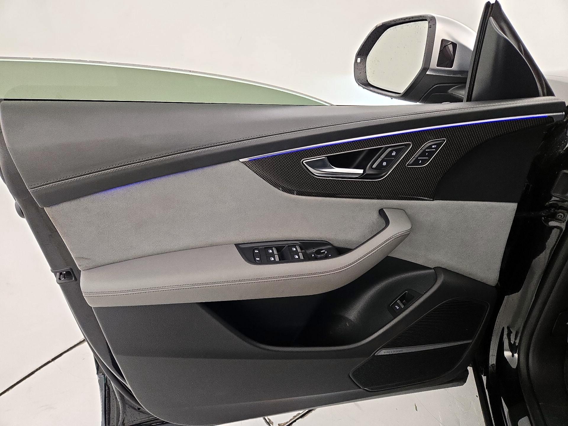 Thumbnail: 2023 Audi SQ8 - 12