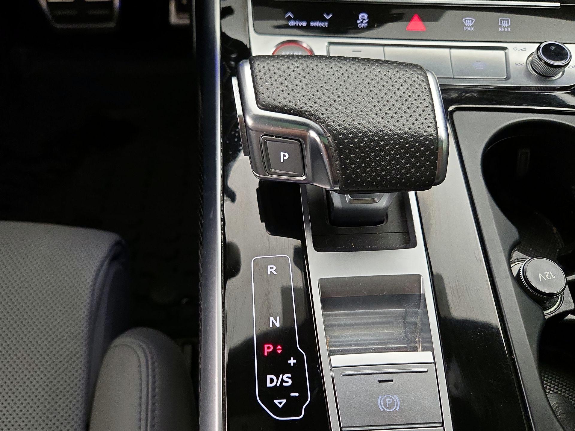 Thumbnail: 2023 Audi SQ8 - 18