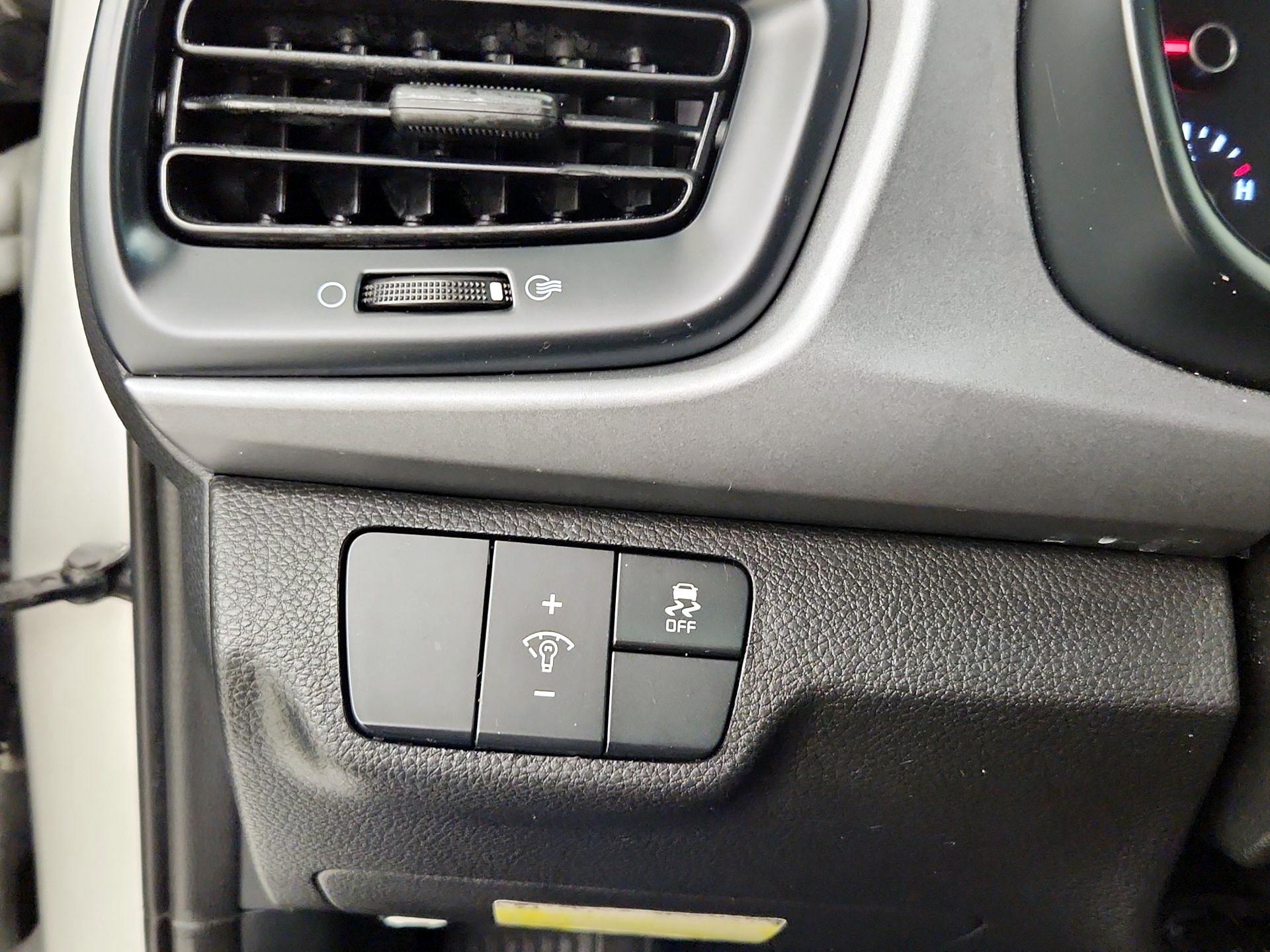 Thumbnail: 2023 Kia Rio - 13