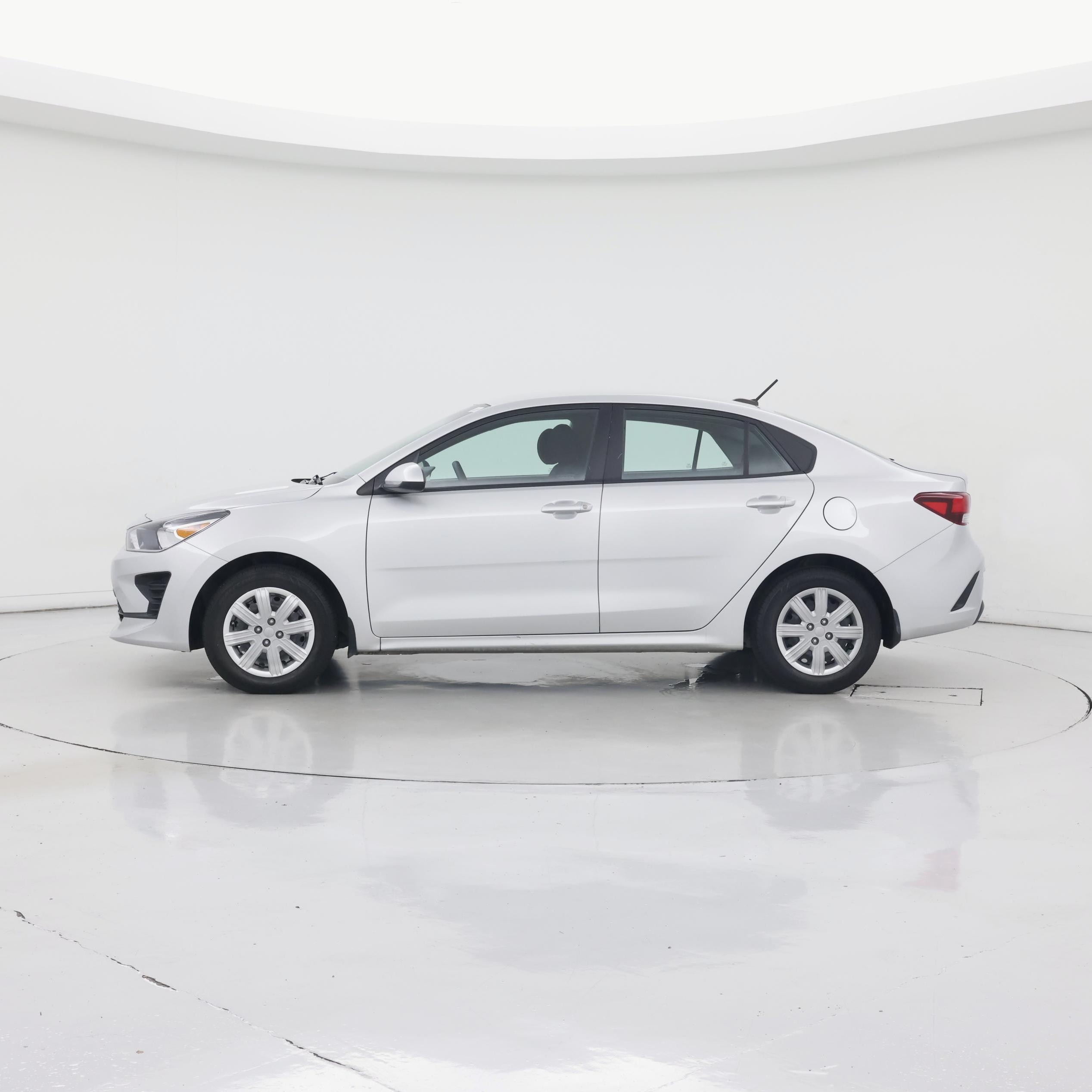 Thumbnail: 2023 Kia Rio - 3