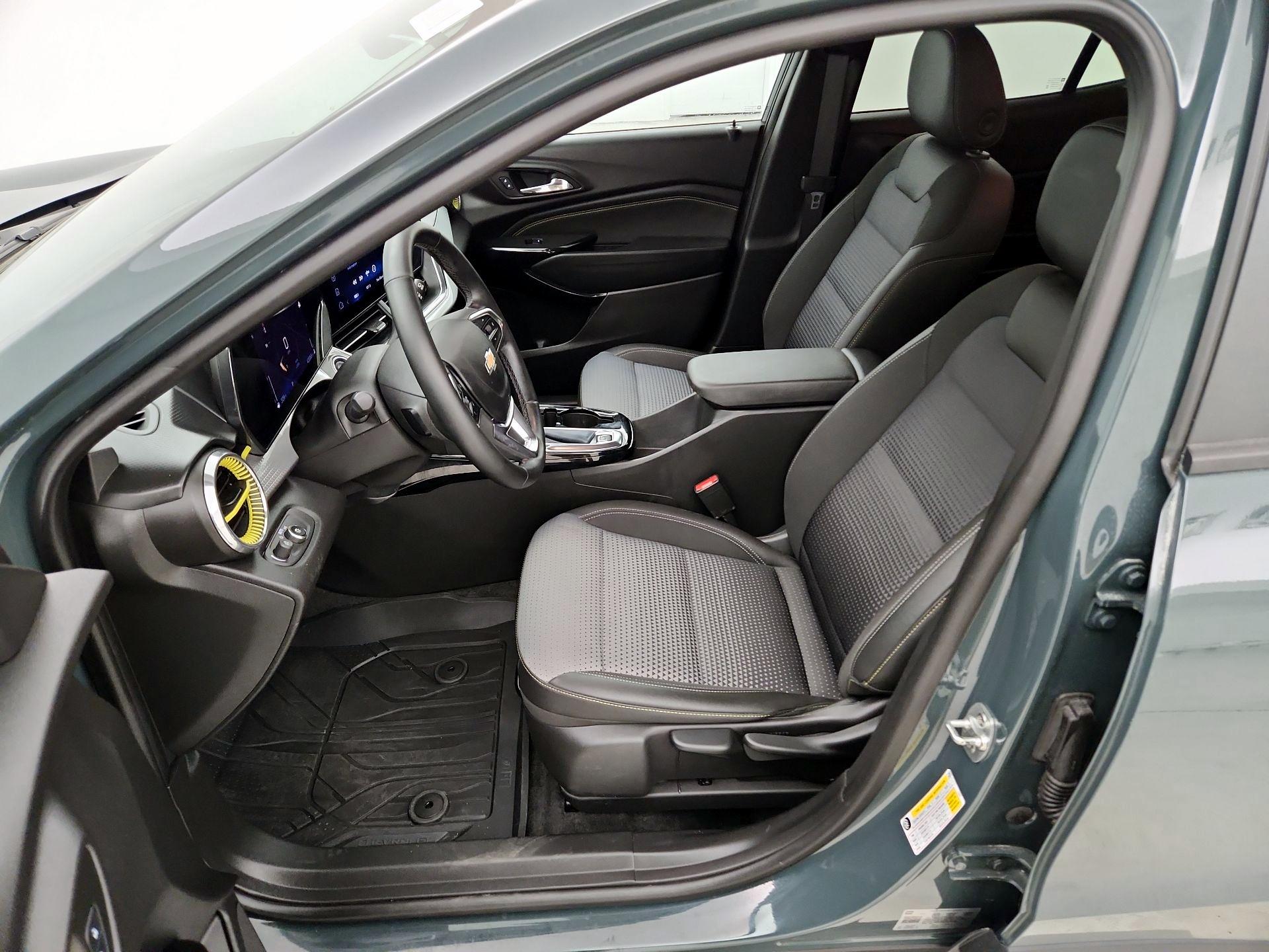 Thumbnail: 2025 Chevrolet Trax - 11