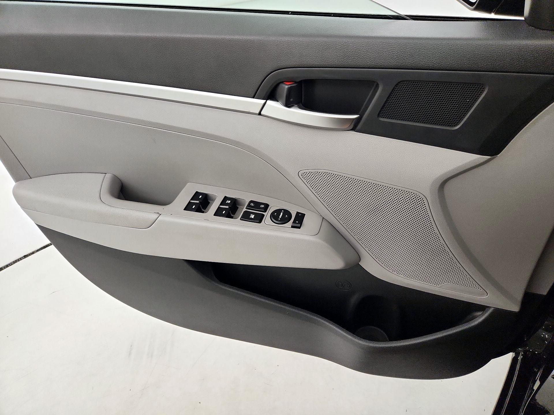 Thumbnail: 2020 Hyundai Elantra - 12