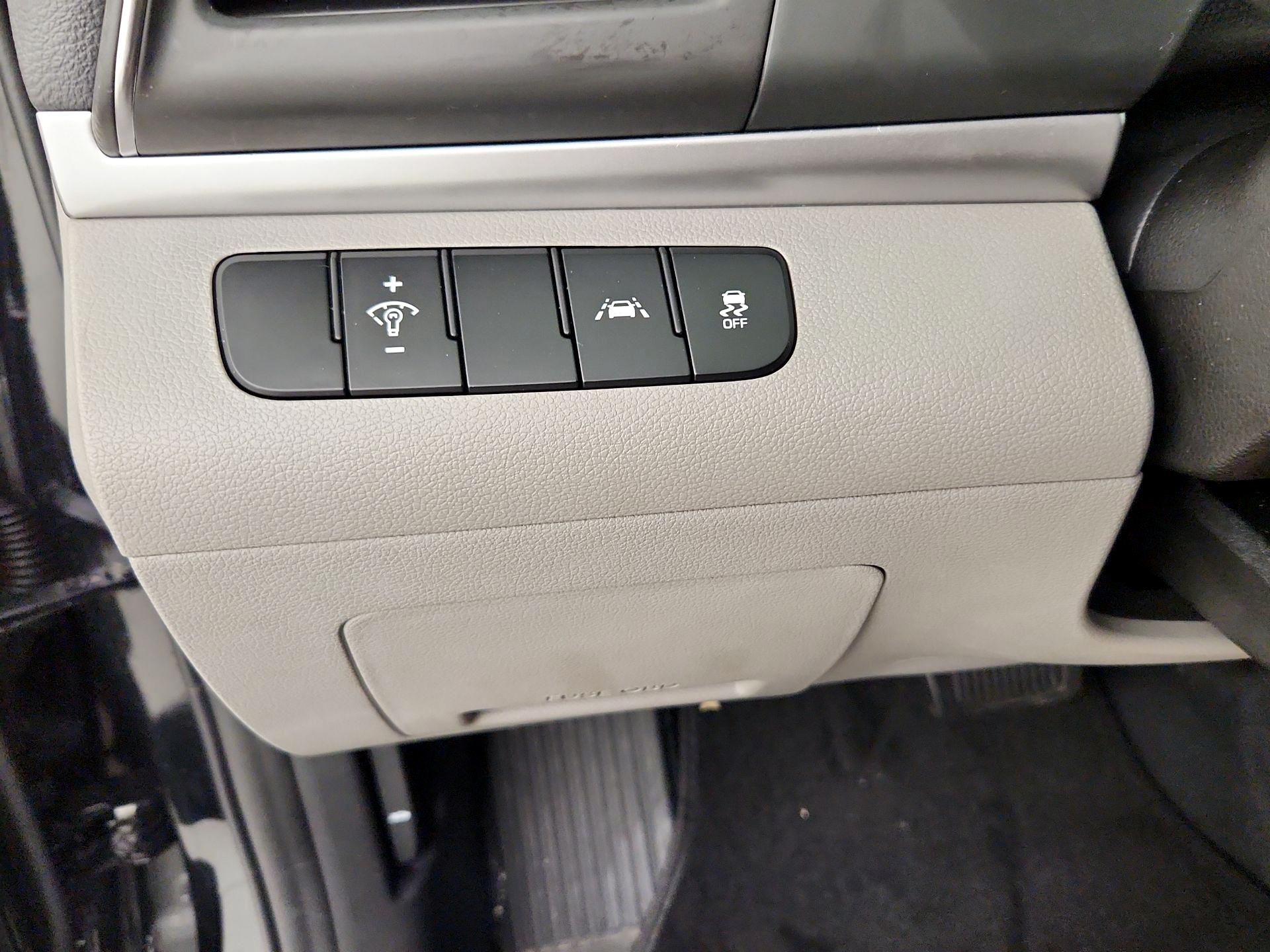 Thumbnail: 2020 Hyundai Elantra - 13