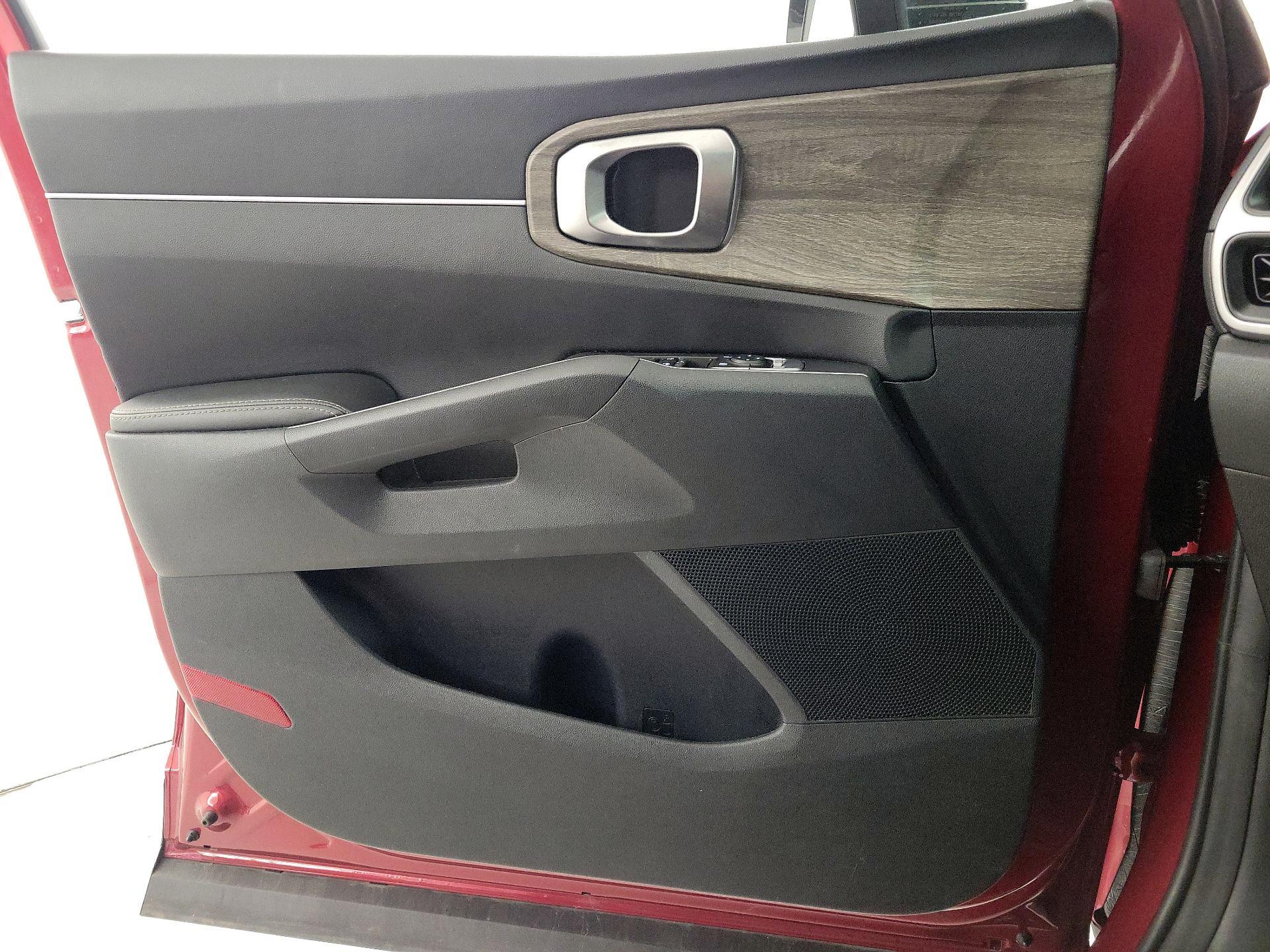 Thumbnail: 2023 Kia Sorento - 12