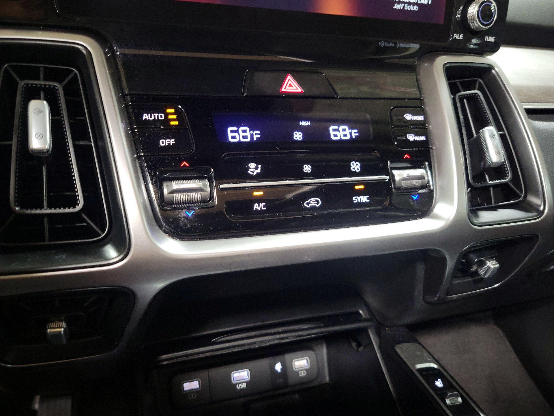 Thumbnail: 2023 Kia Sorento - 17