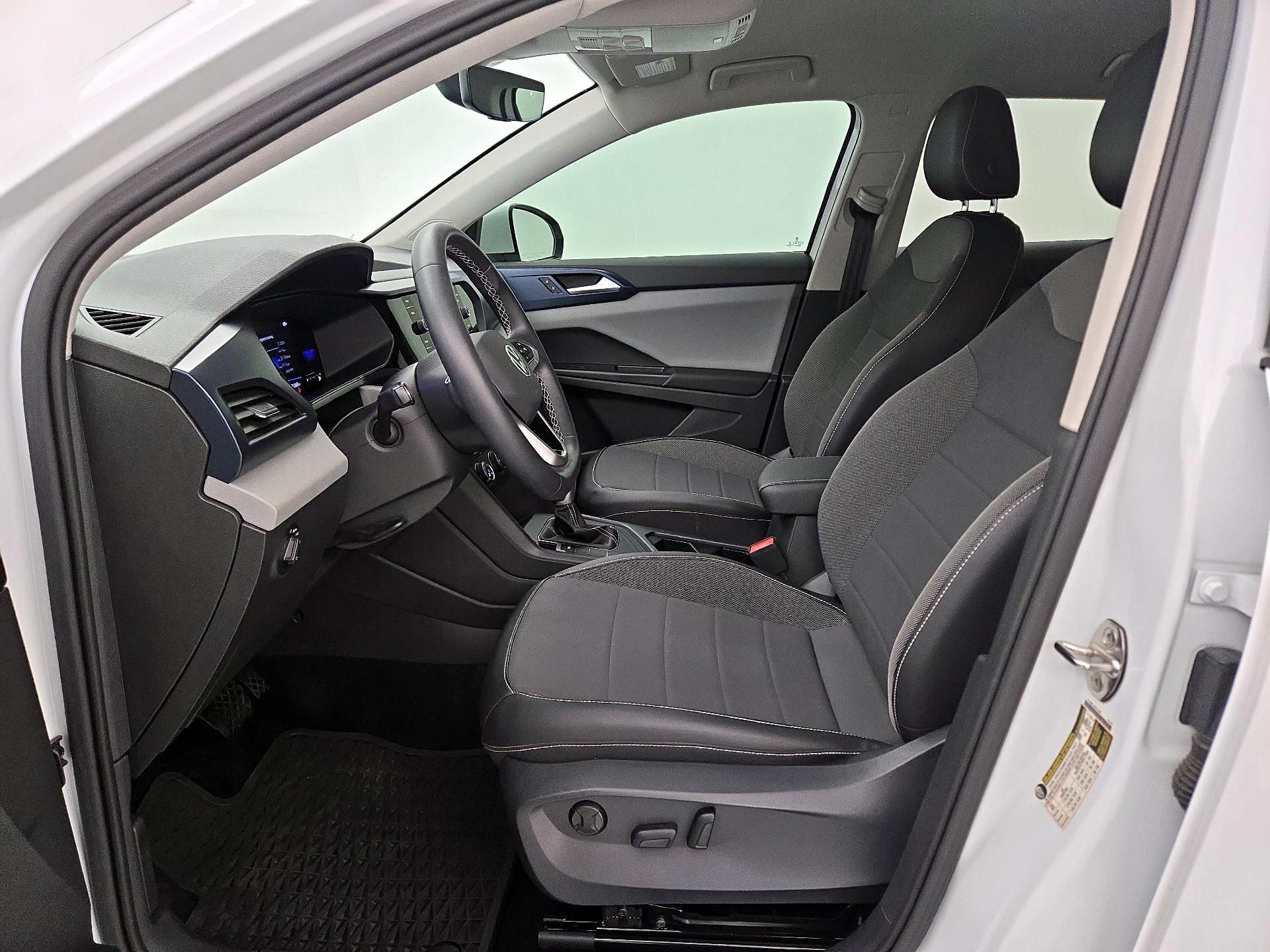 Thumbnail: 2022 Volkswagen Taos - 11