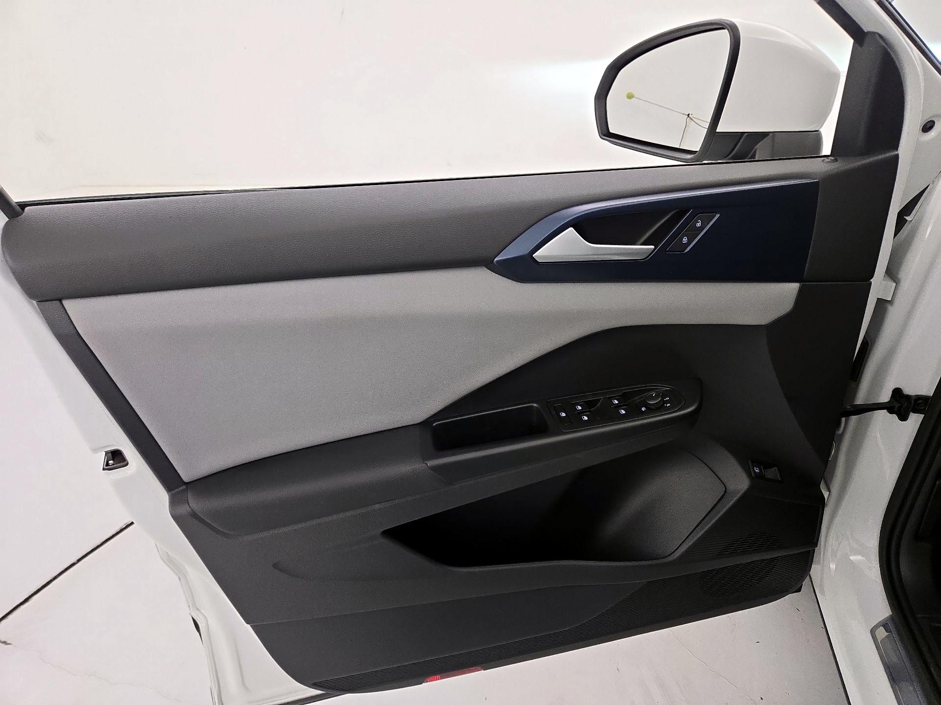 Thumbnail: 2022 Volkswagen Taos - 12