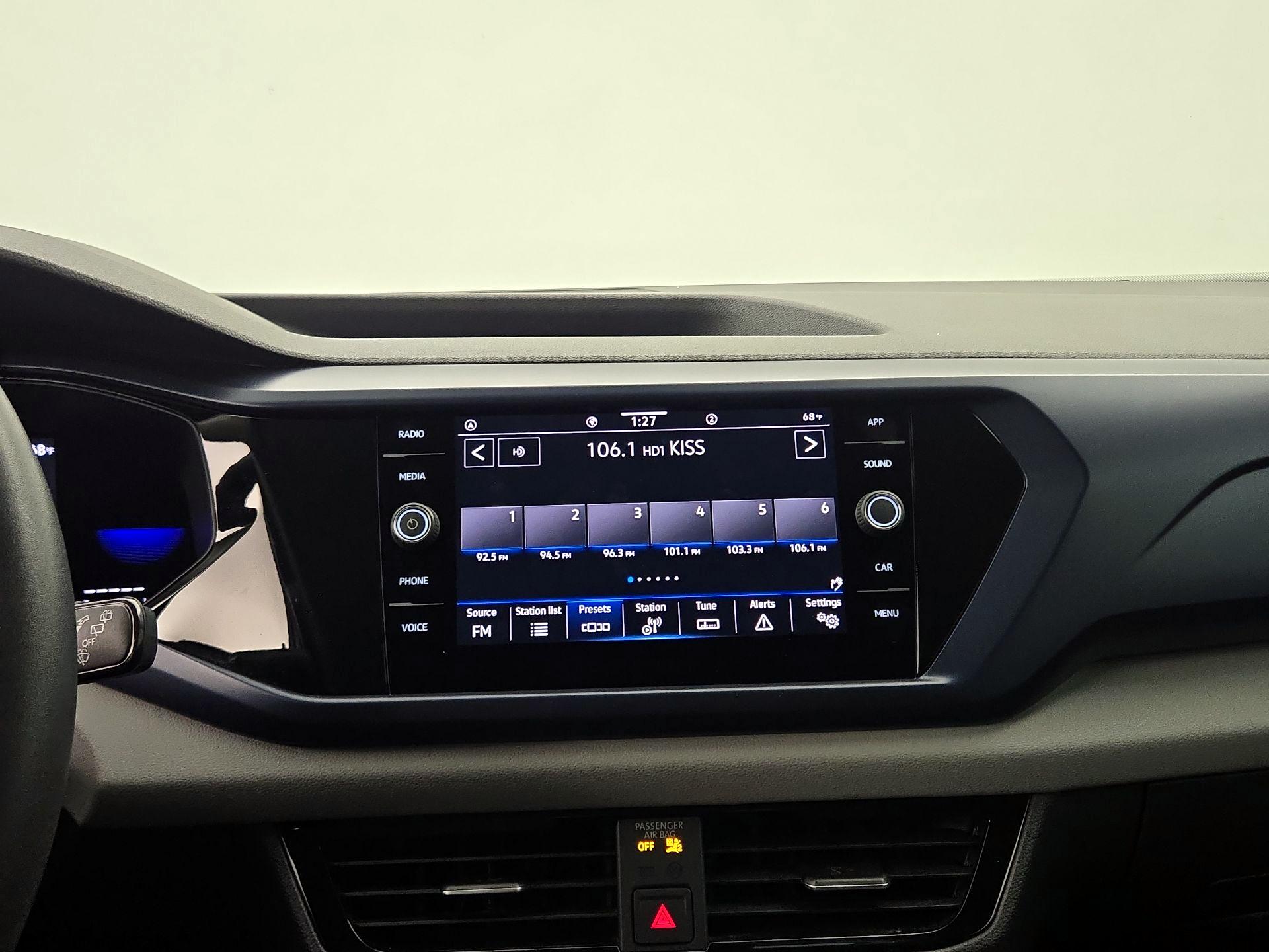 Thumbnail: 2022 Volkswagen Taos - 15