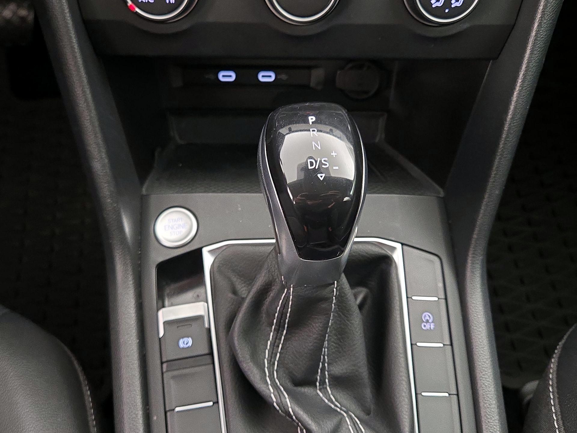 Thumbnail: 2022 Volkswagen Taos - 17