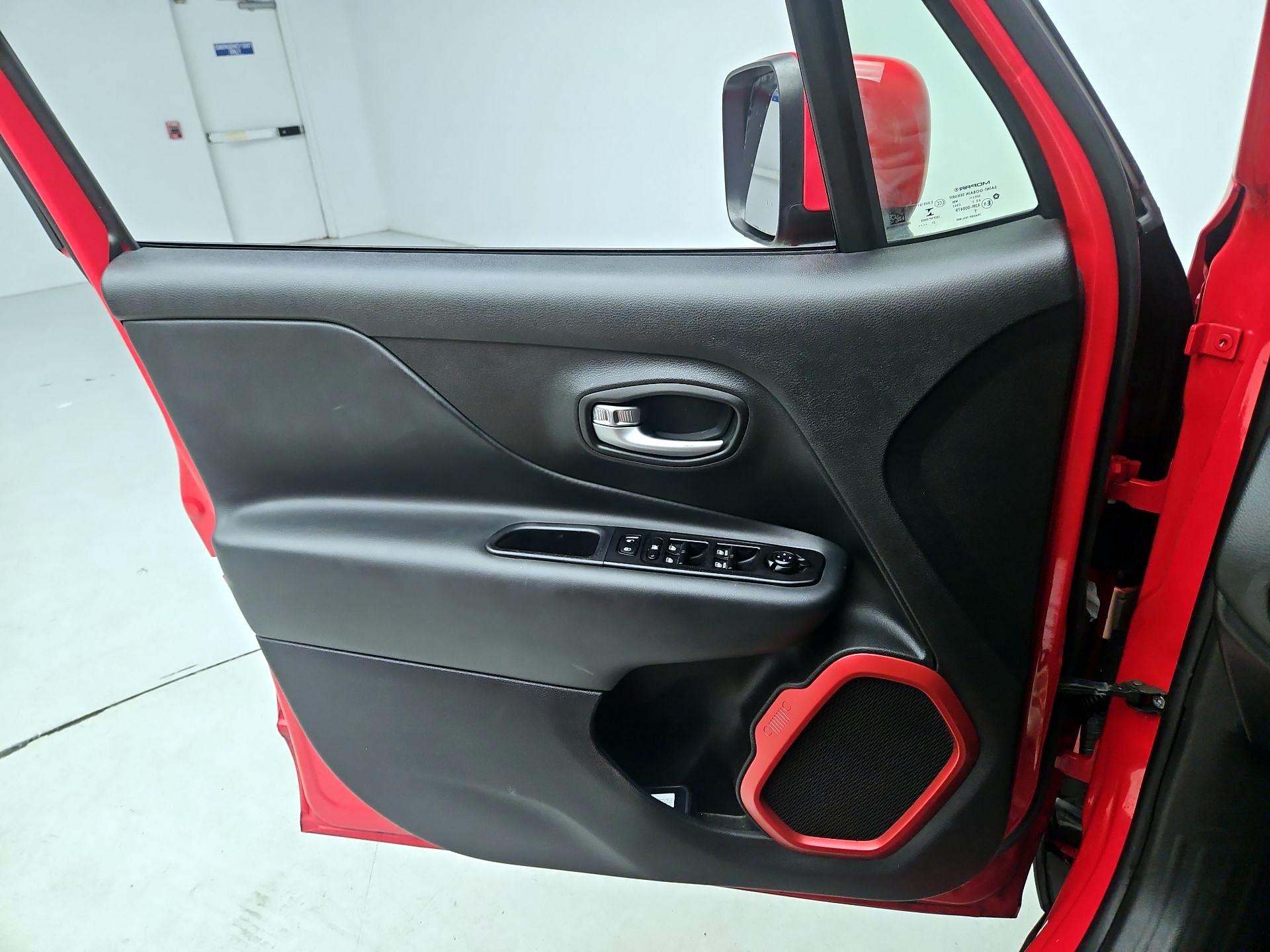 Thumbnail: 2022 Jeep Renegade - 12