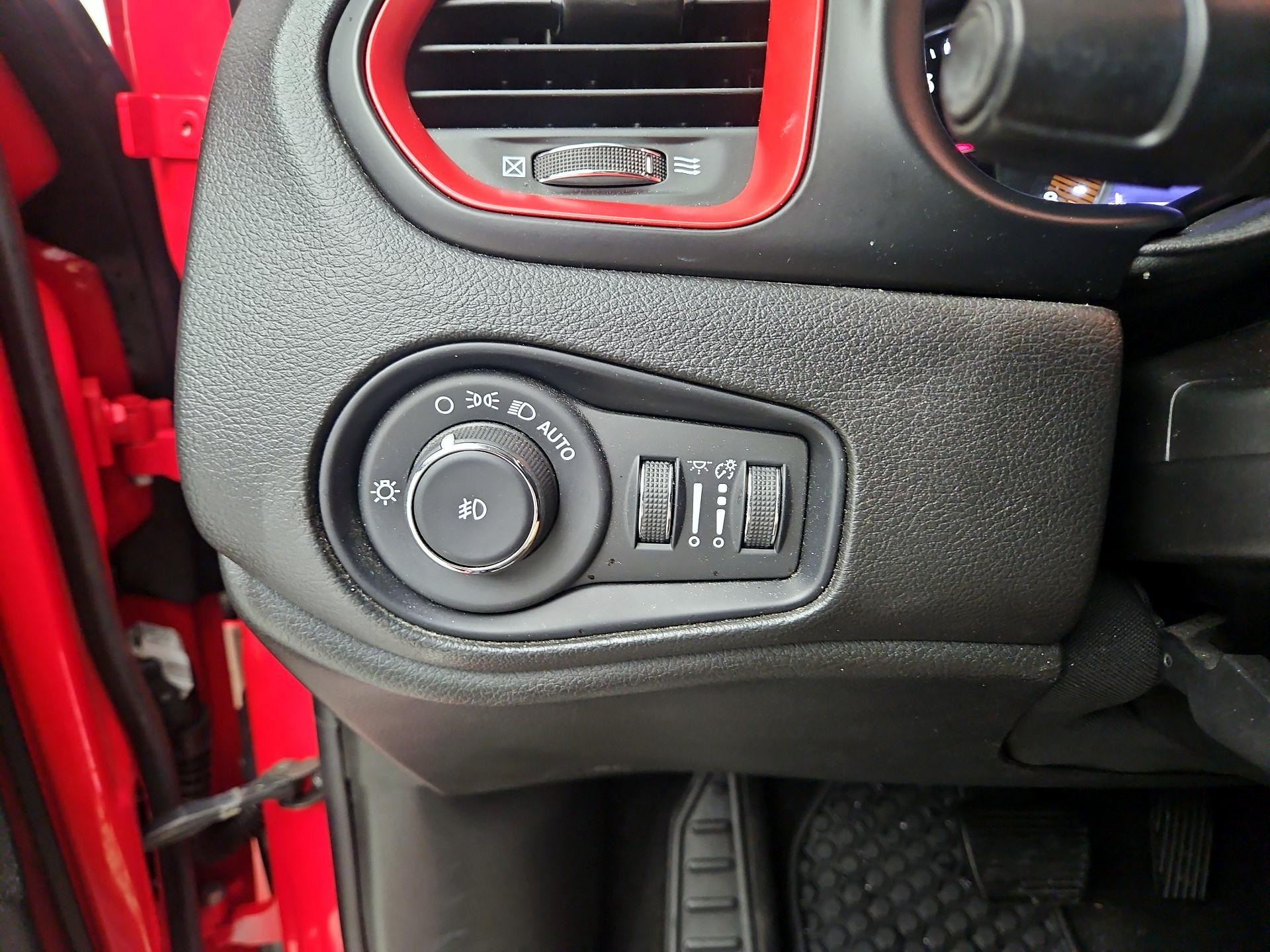 Thumbnail: 2022 Jeep Renegade - 13