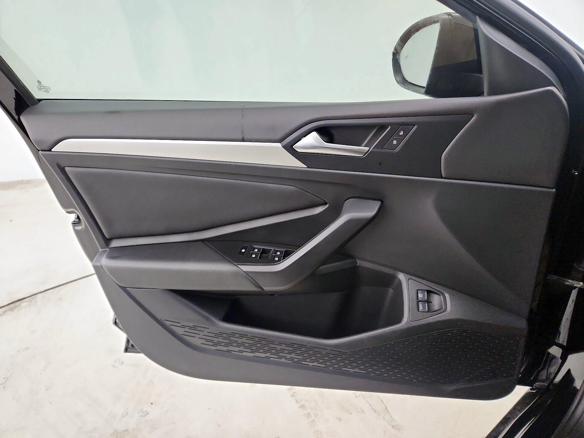 Thumbnail: 2021 Volkswagen Jetta - 12