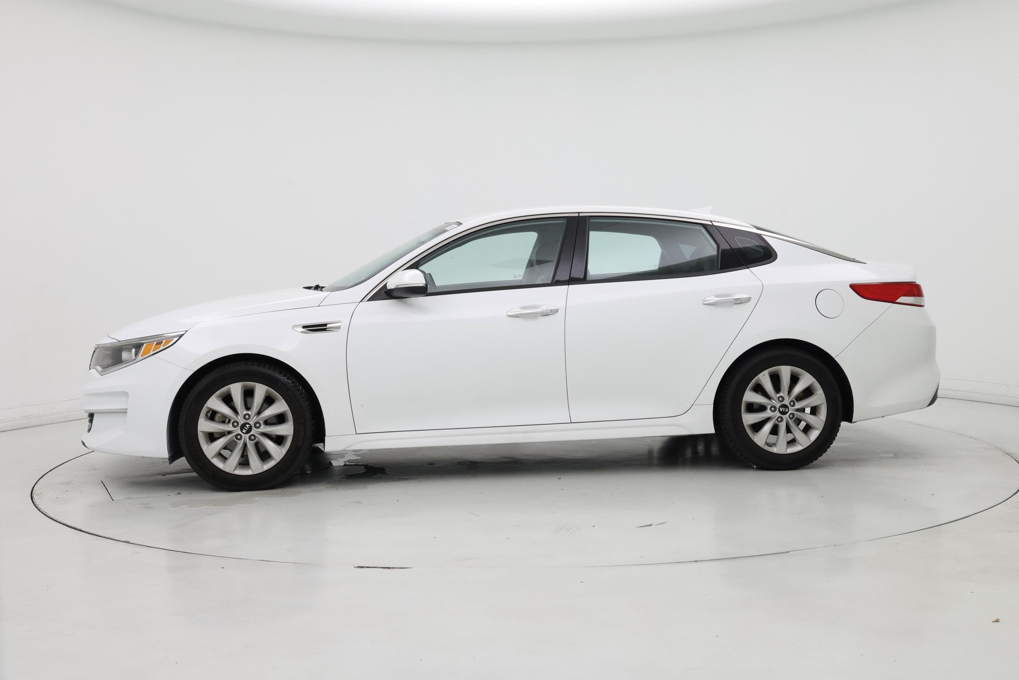 Thumbnail: 2018 Kia Optima - 3