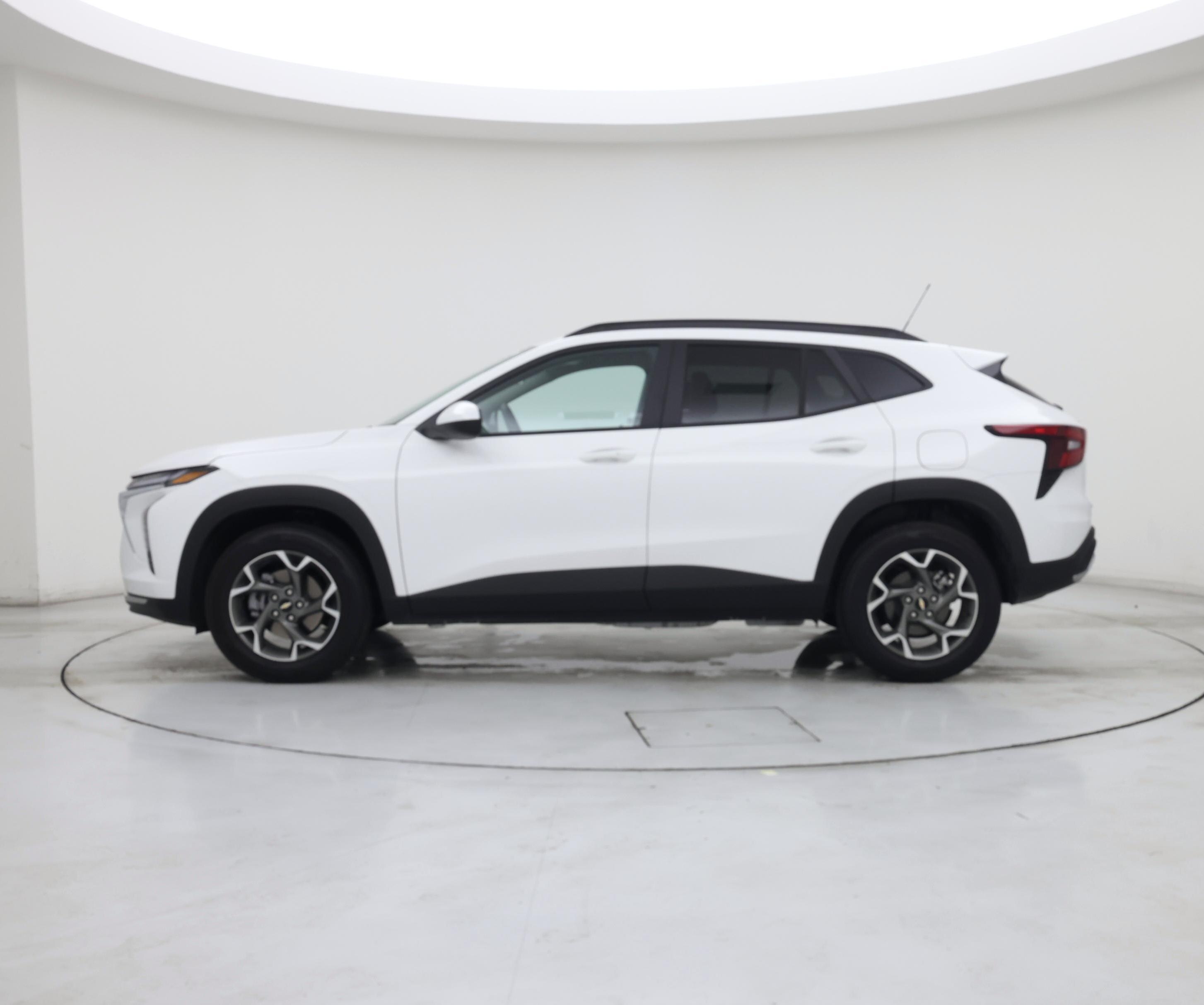 Thumbnail: 2026 Chevrolet Trax - 3