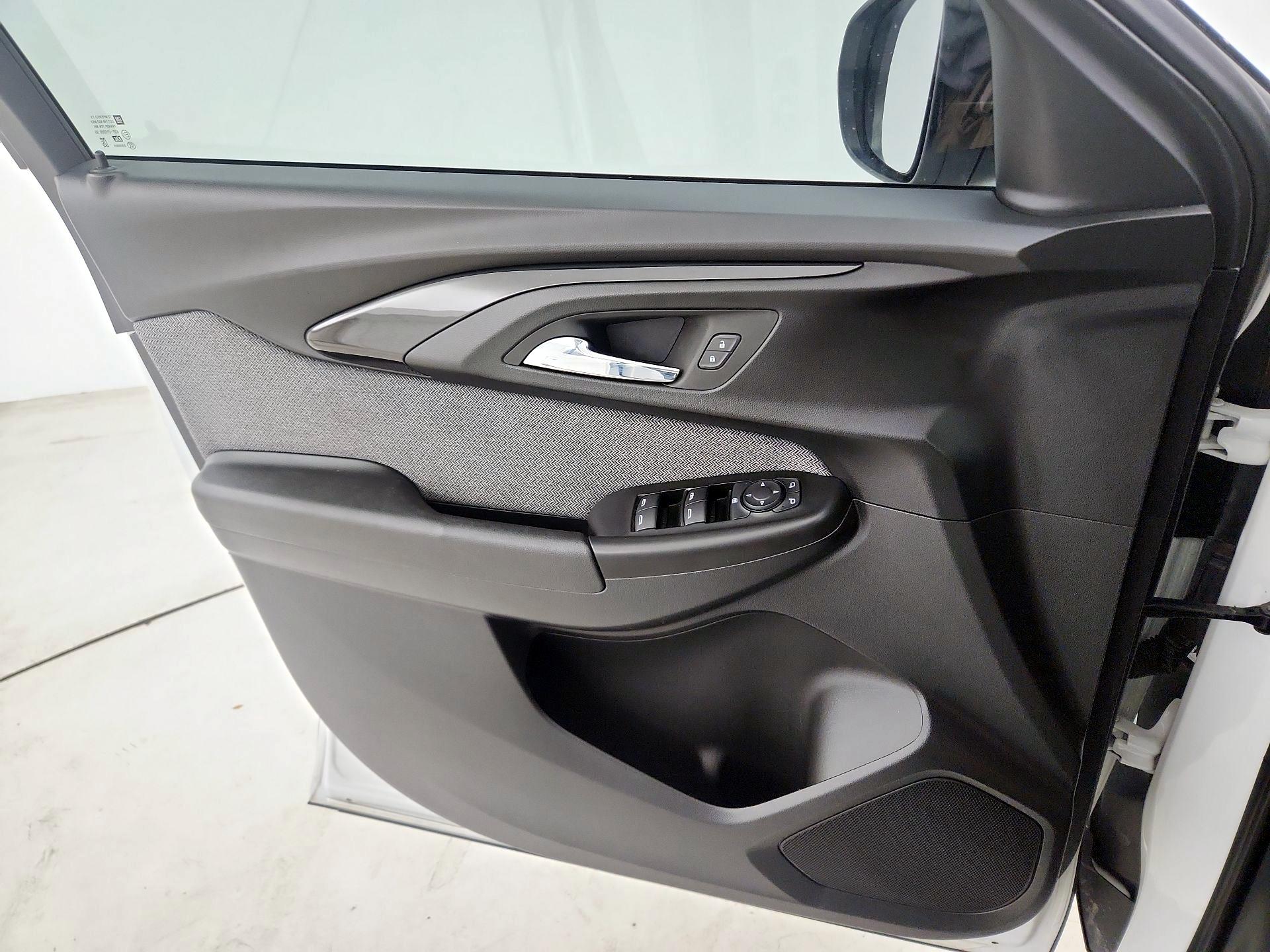 Thumbnail: 2023 Chevrolet TrailBlazer - 12