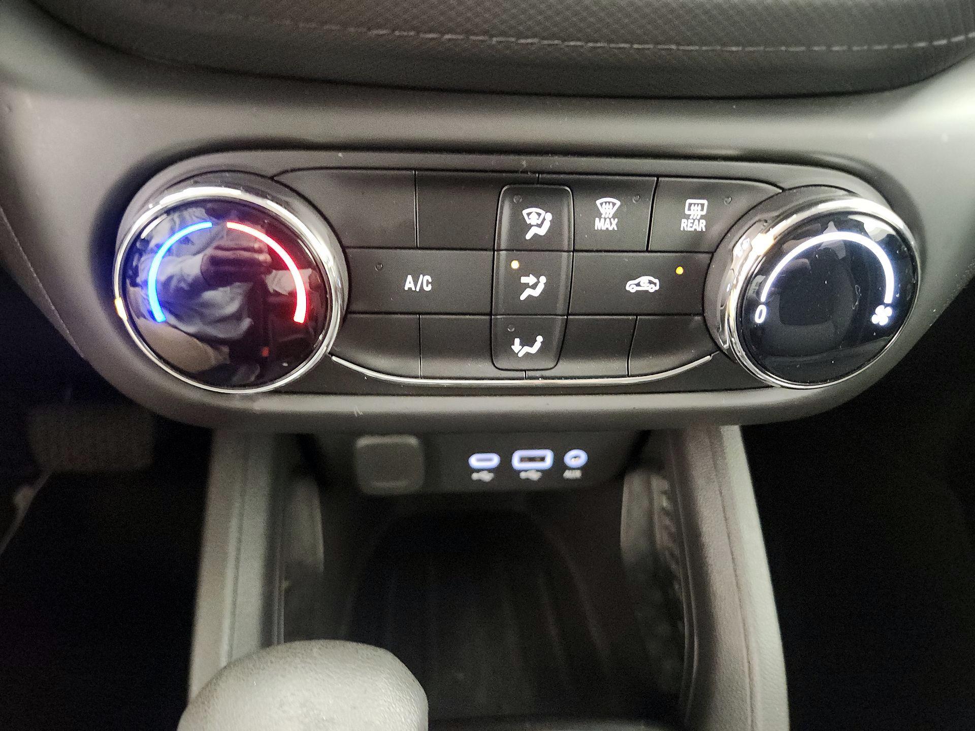 Thumbnail: 2023 Chevrolet TrailBlazer - 16