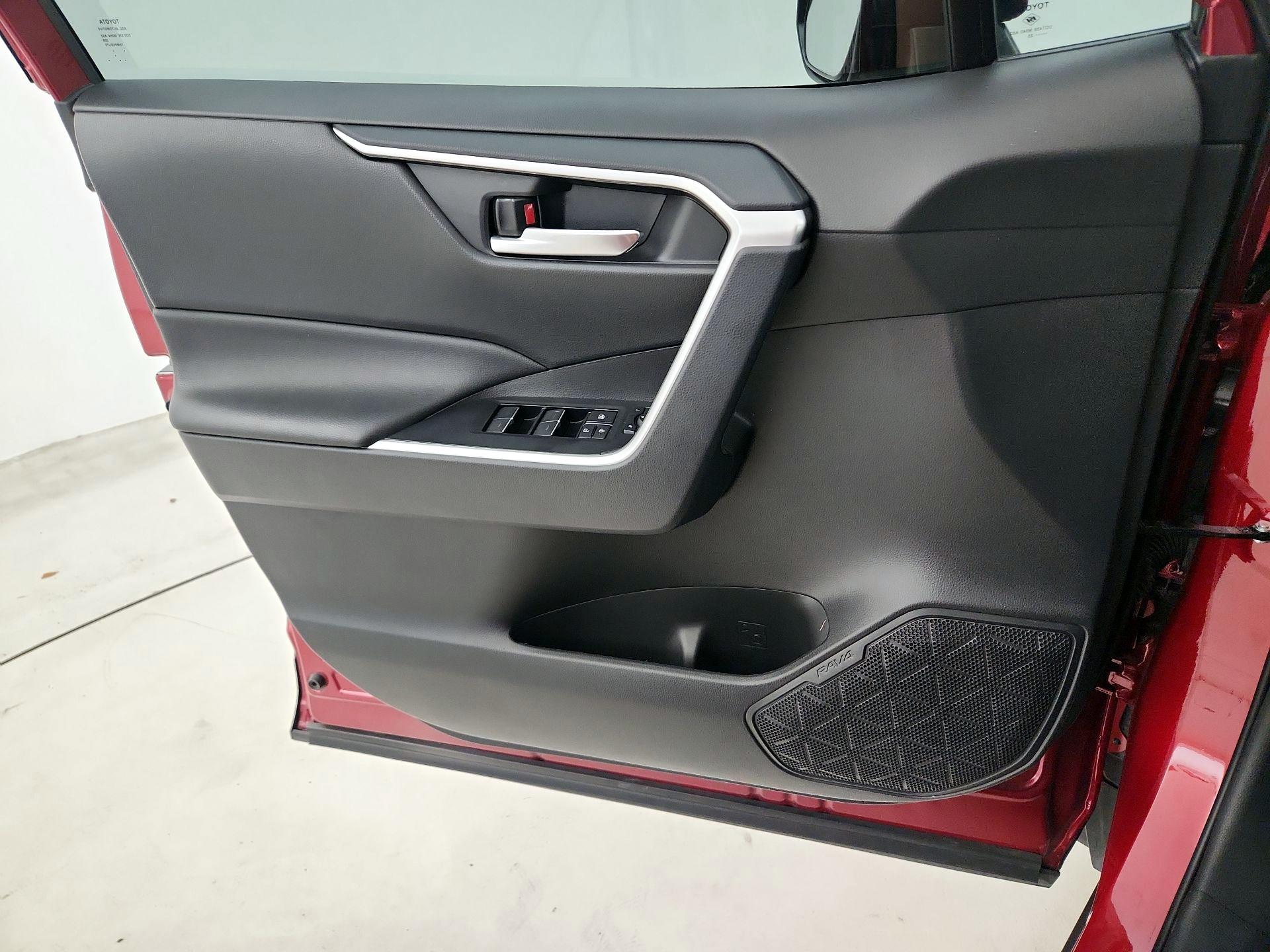 Thumbnail: 2025 Toyota RAV4 - 12