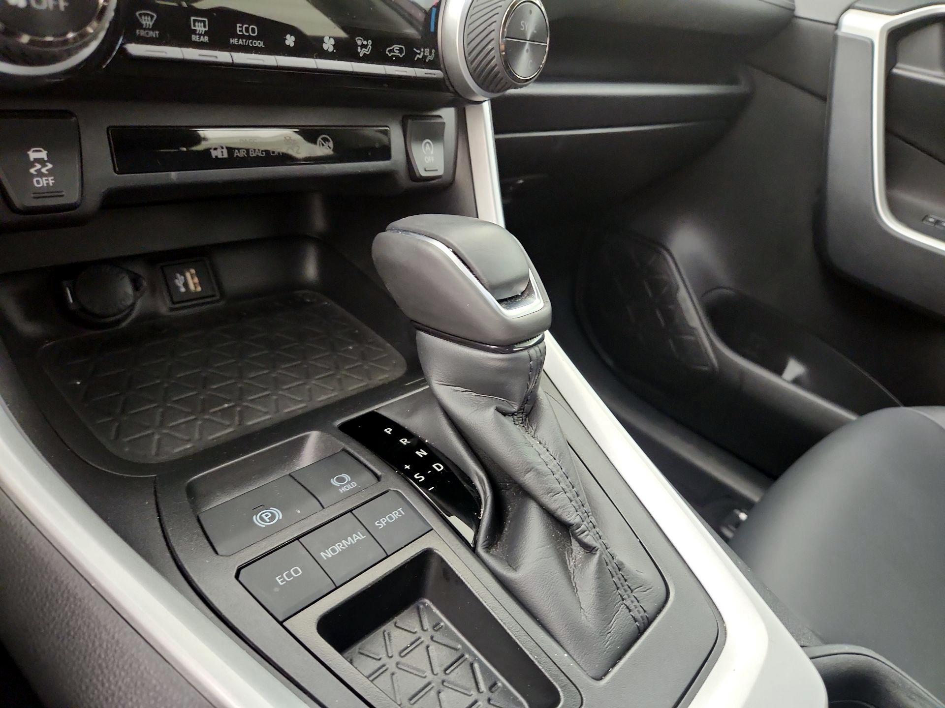 Thumbnail: 2025 Toyota RAV4 - 15