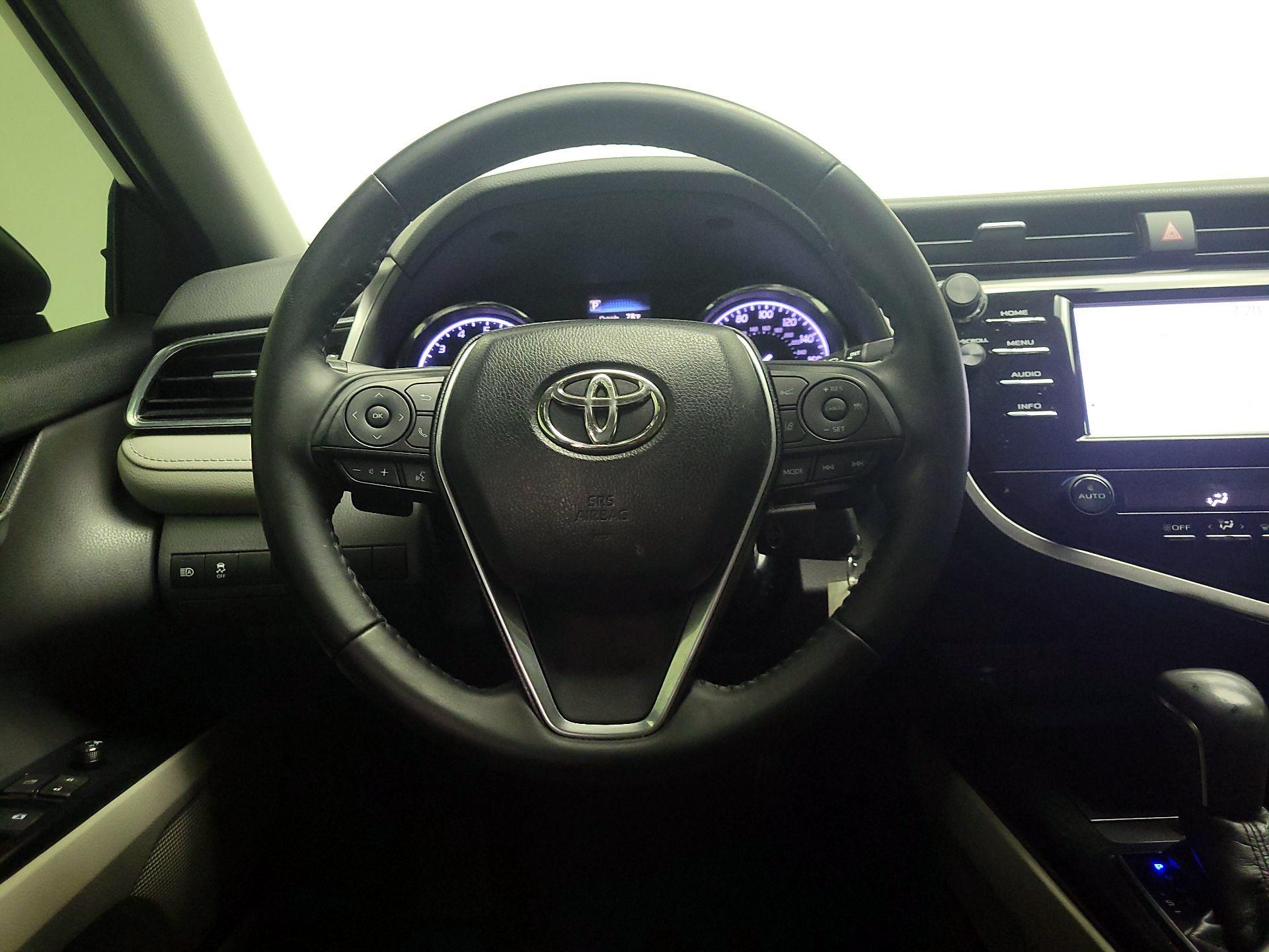 Thumbnail: 2018 Toyota Camry - 10