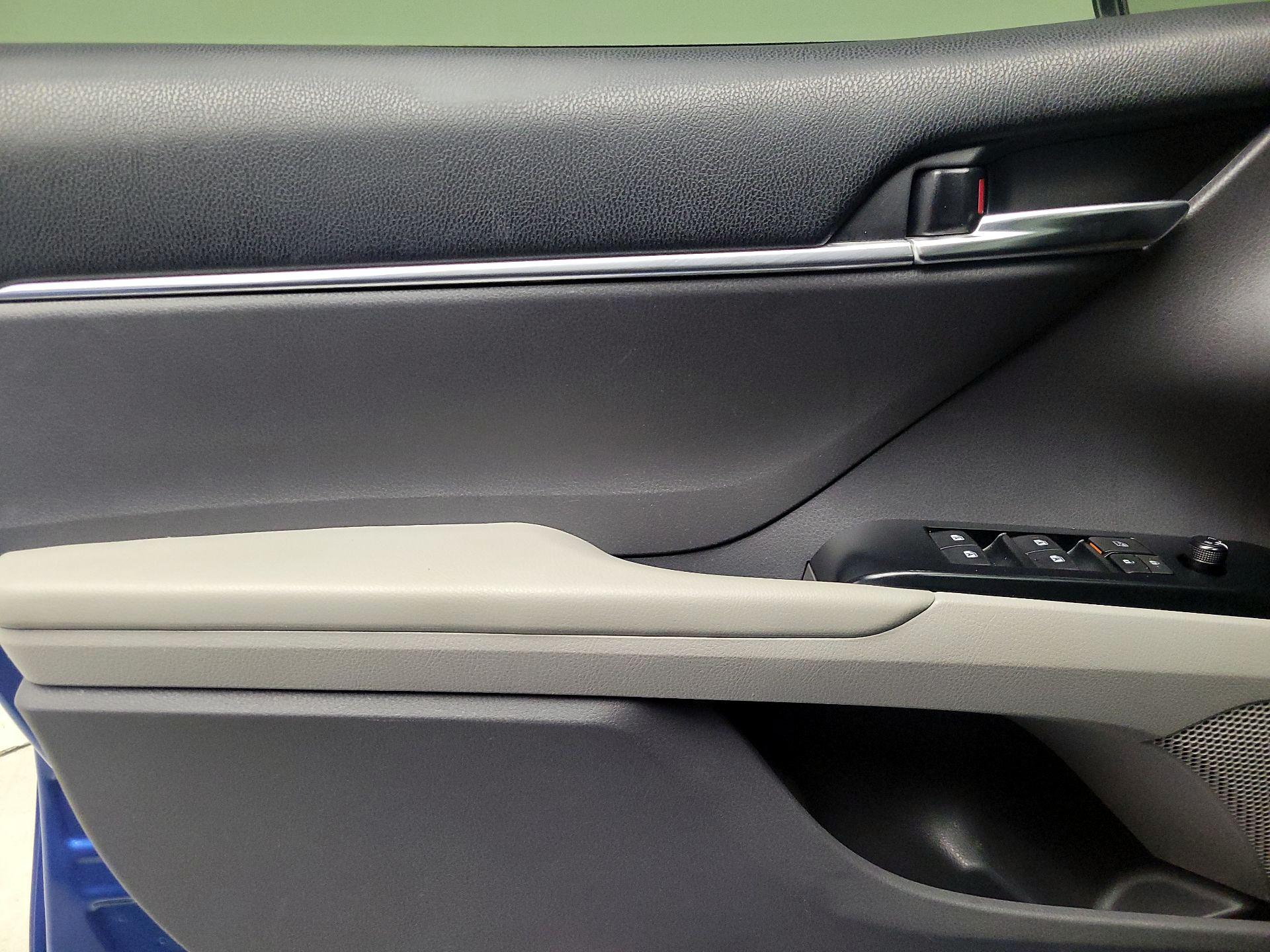 Thumbnail: 2018 Toyota Camry - 12