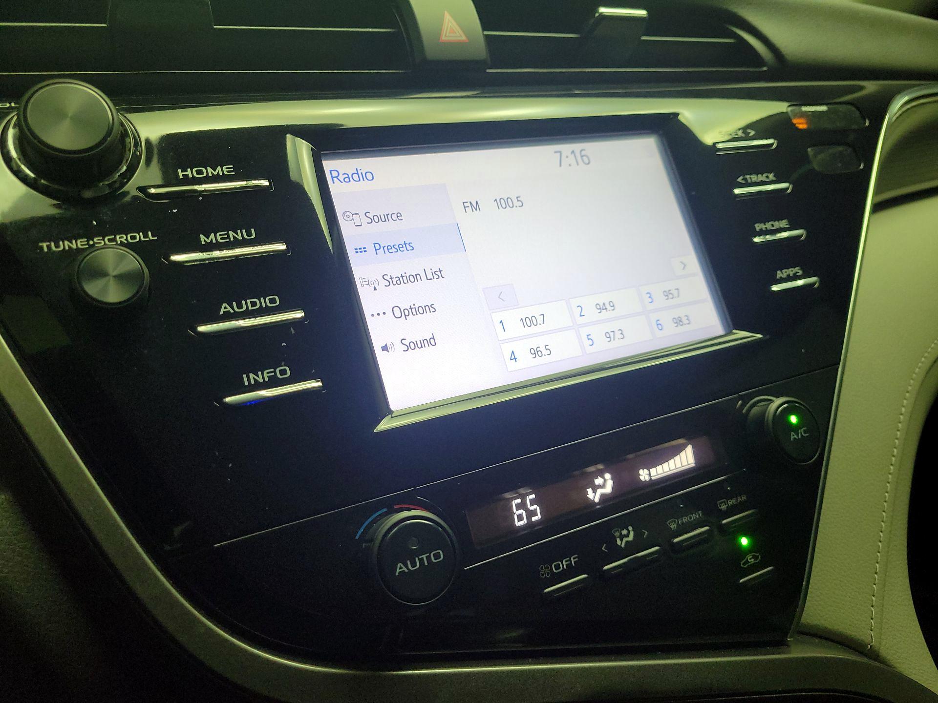 Thumbnail: 2018 Toyota Camry - 15