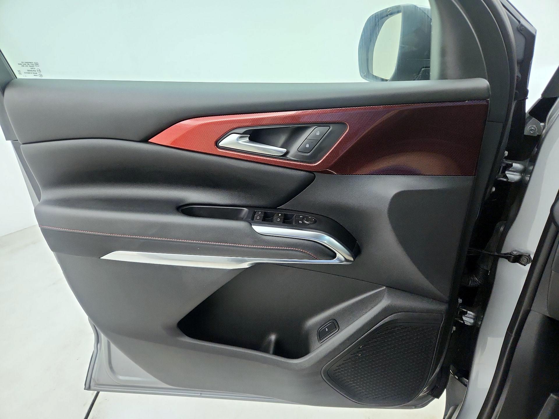 Thumbnail: 2024 Chevrolet Traverse - 10