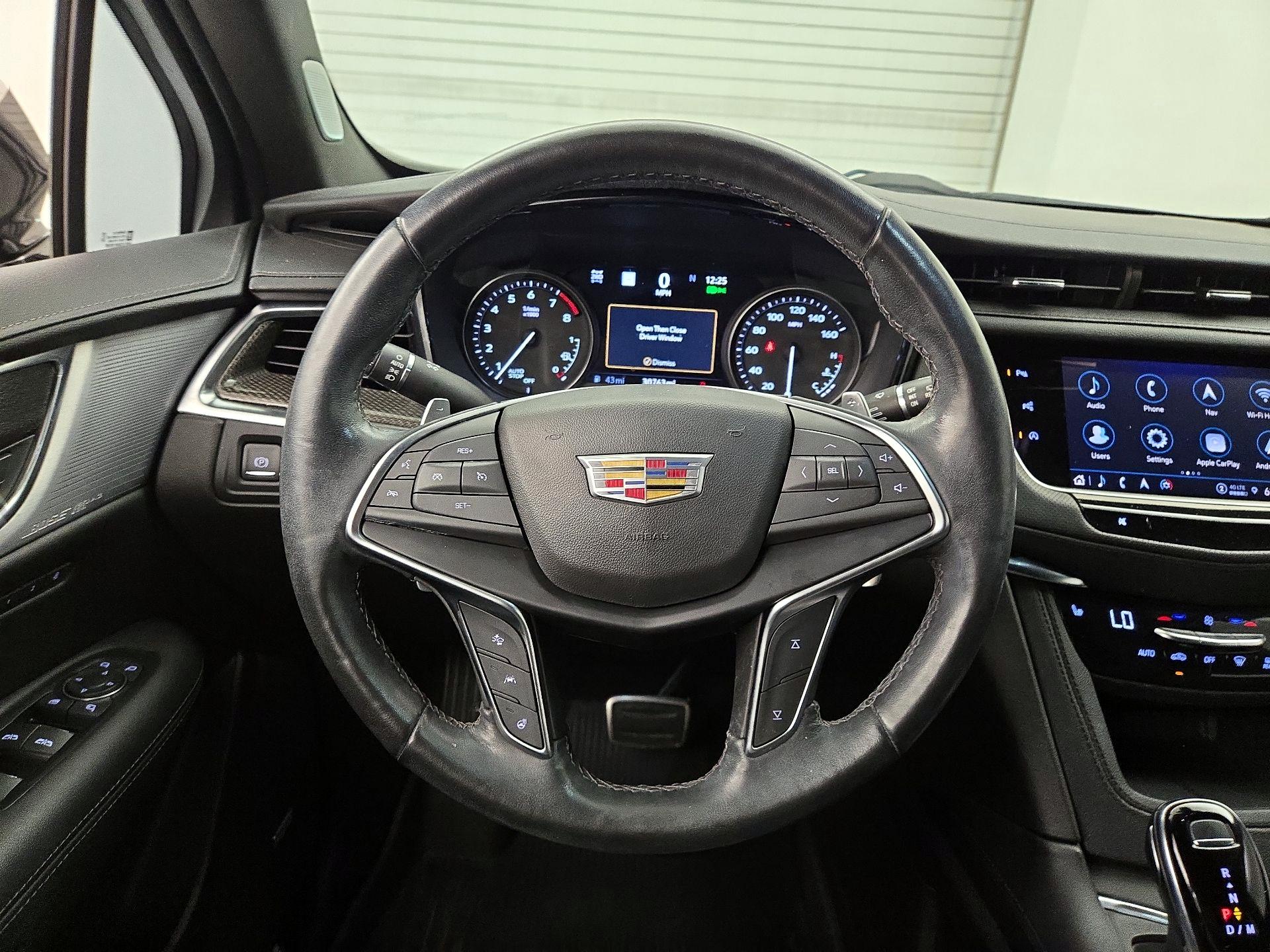 Thumbnail: 2022 Cadillac XT5 - 10