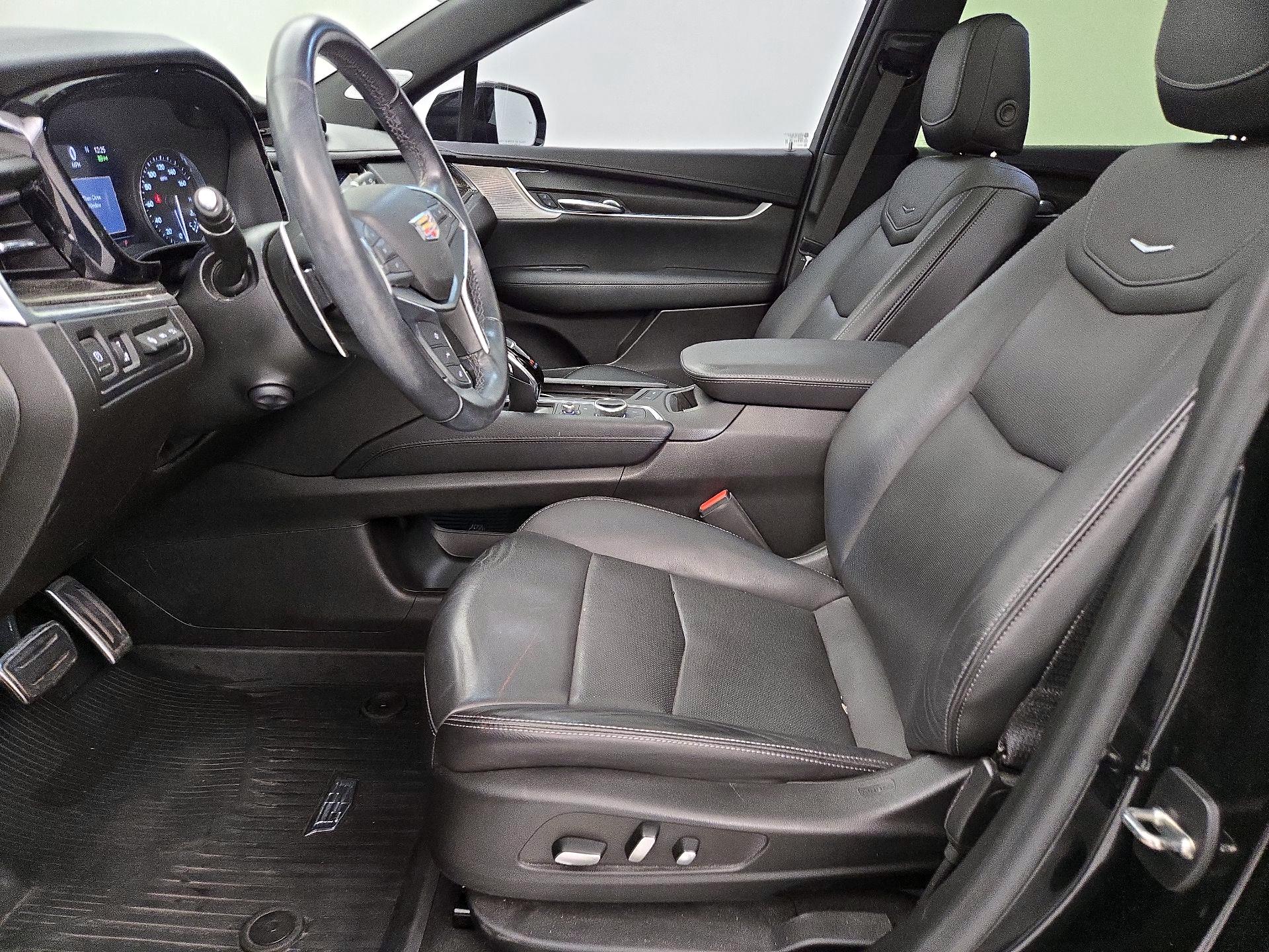 Thumbnail: 2022 Cadillac XT5 - 11