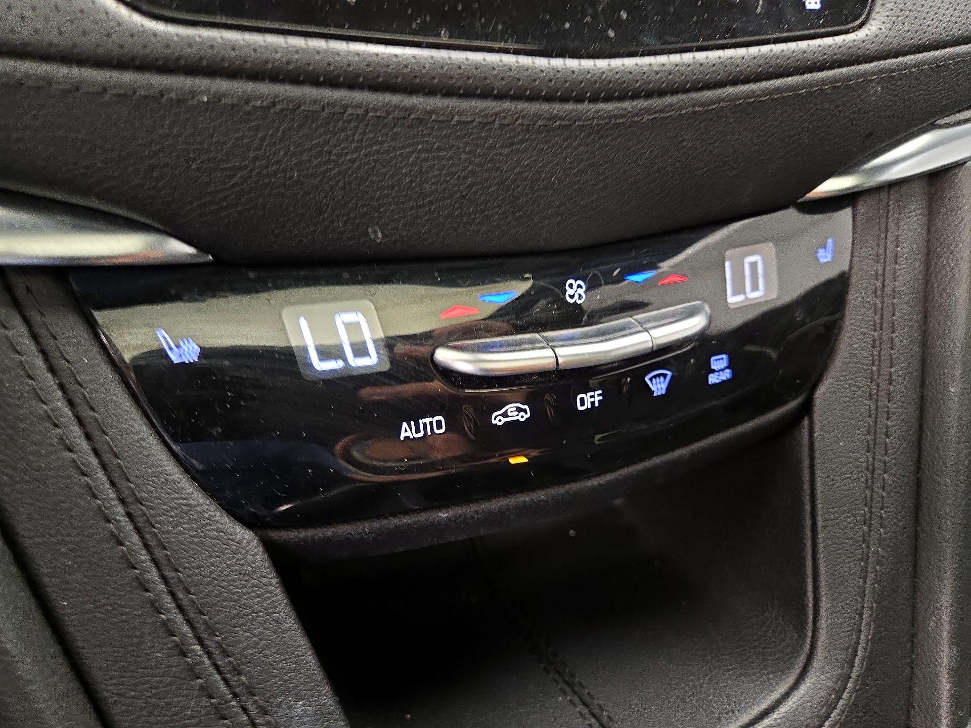Thumbnail: 2022 Cadillac XT5 - 16