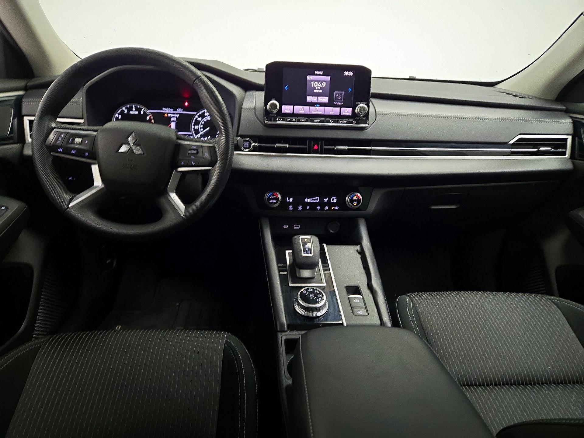 Thumbnail: 2022 Mitsubishi Outlander - 9