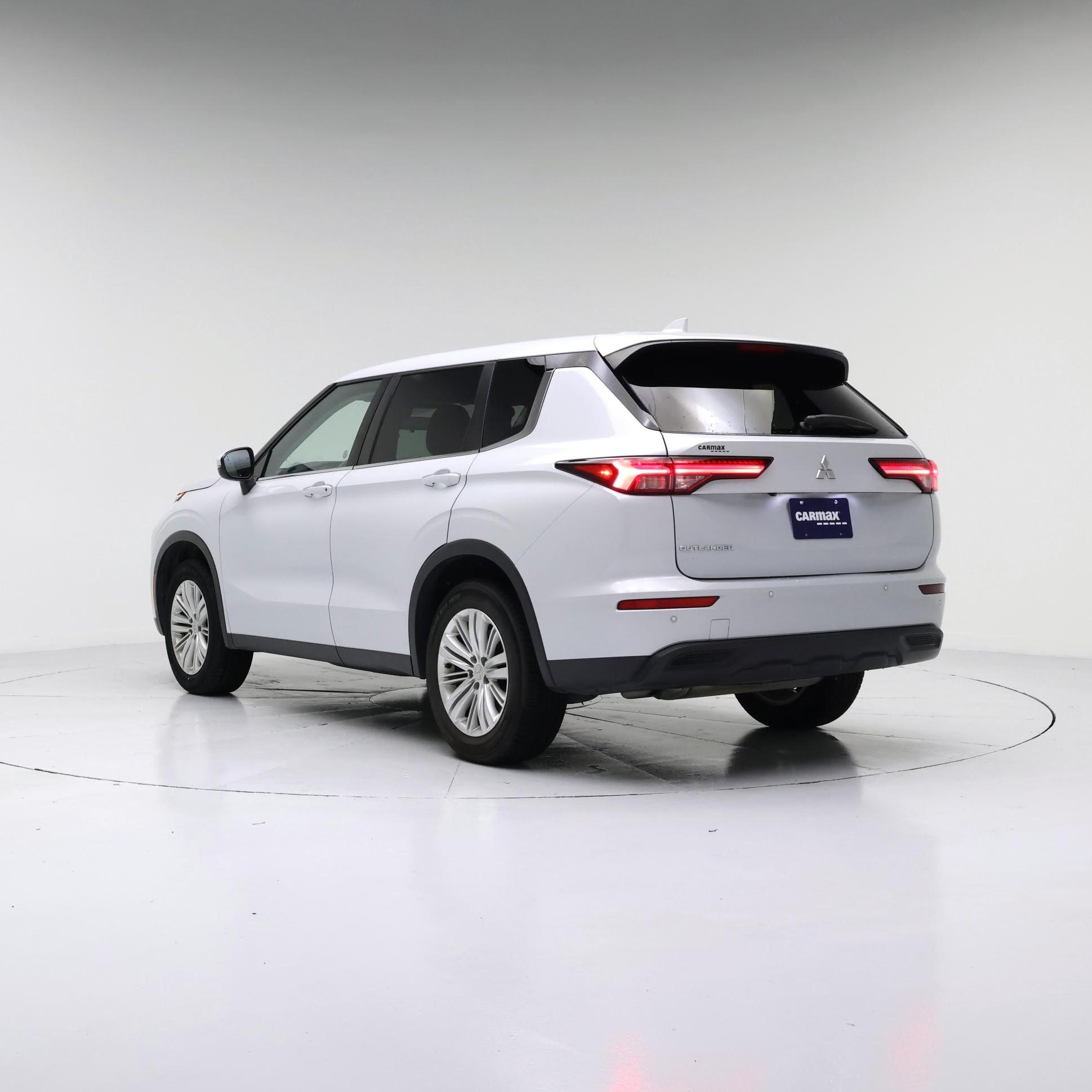 Thumbnail: 2022 Mitsubishi Outlander - 2