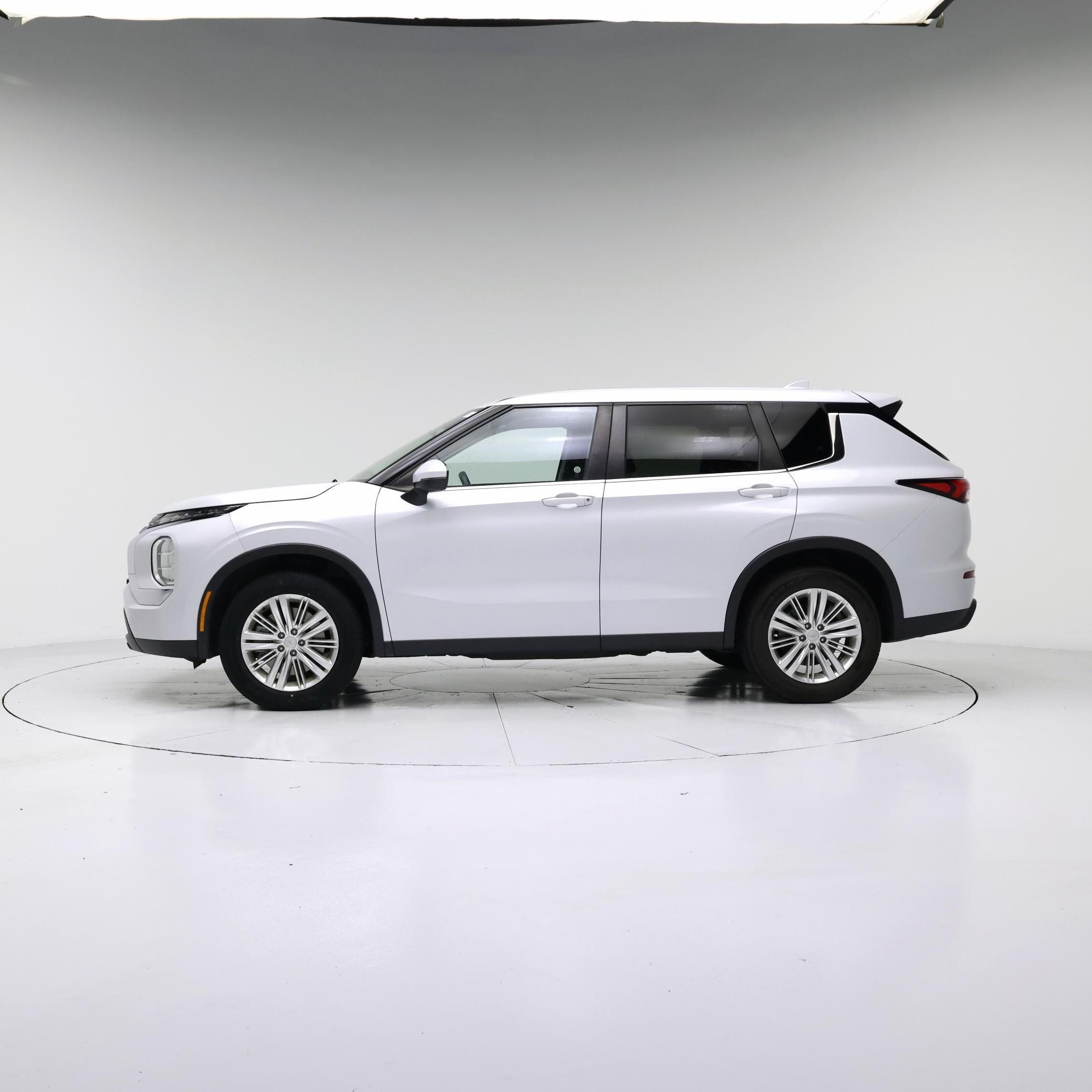 Thumbnail: 2022 Mitsubishi Outlander - 3