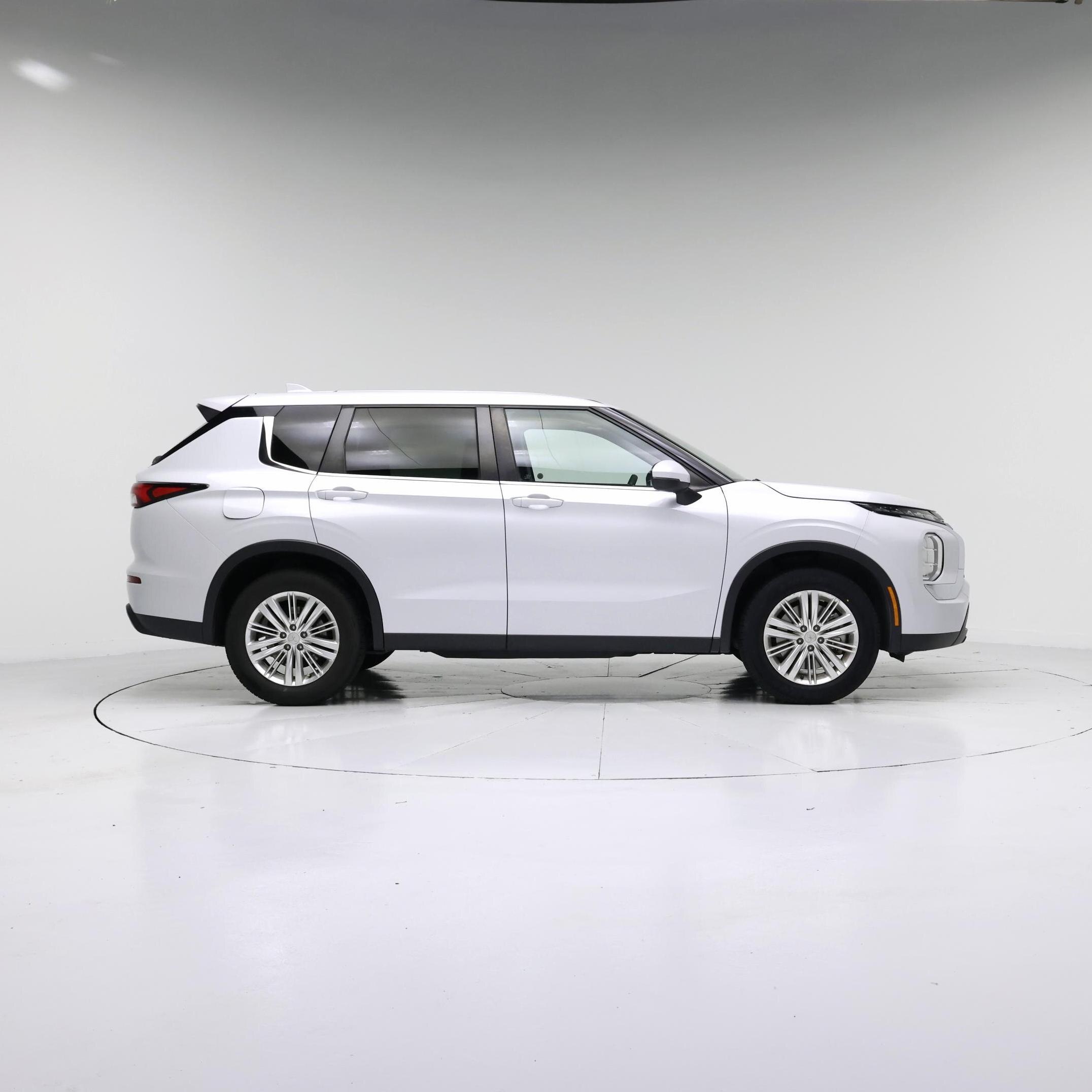 Thumbnail: 2022 Mitsubishi Outlander - 7