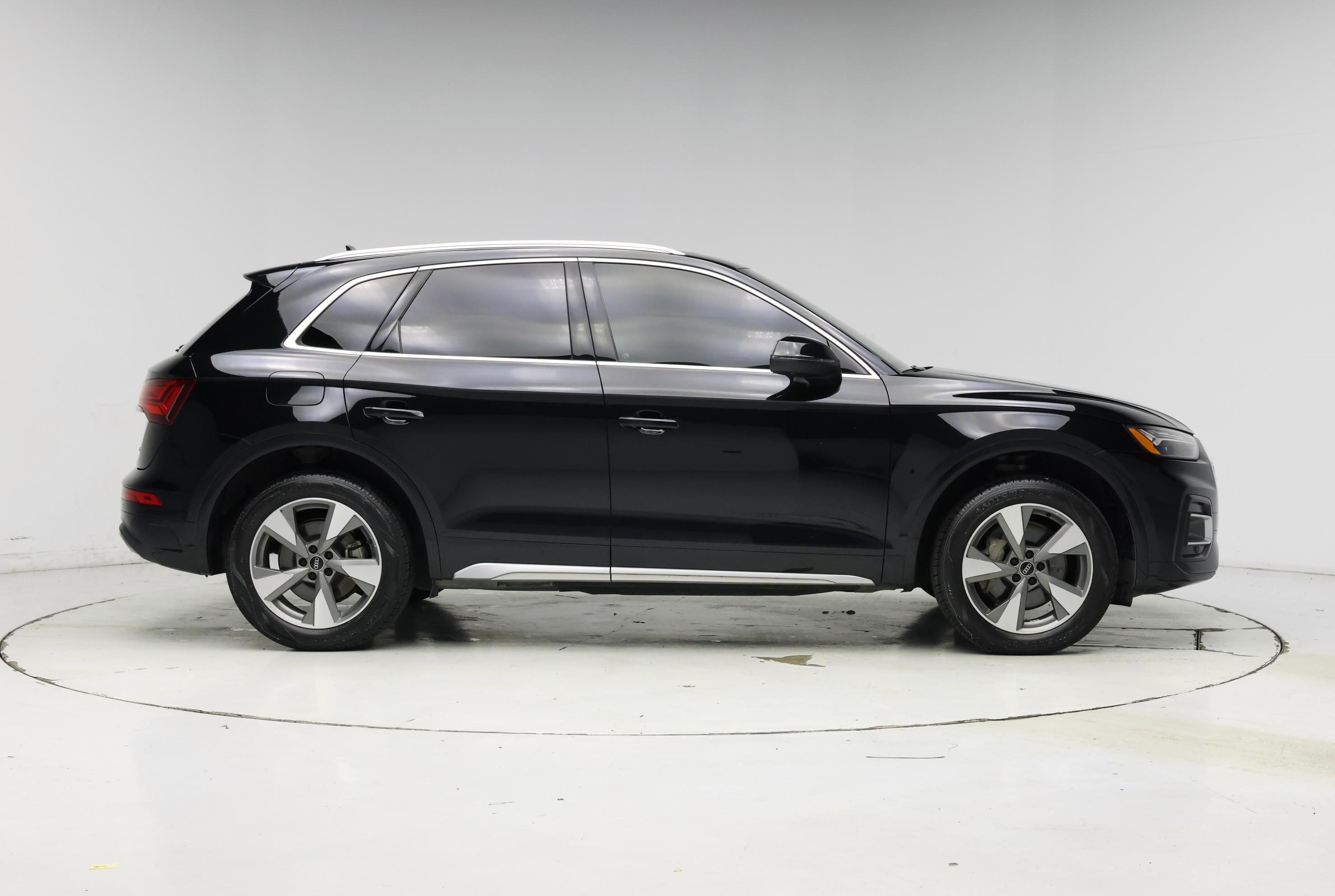 Thumbnail: 2023 Audi Q5 - 7