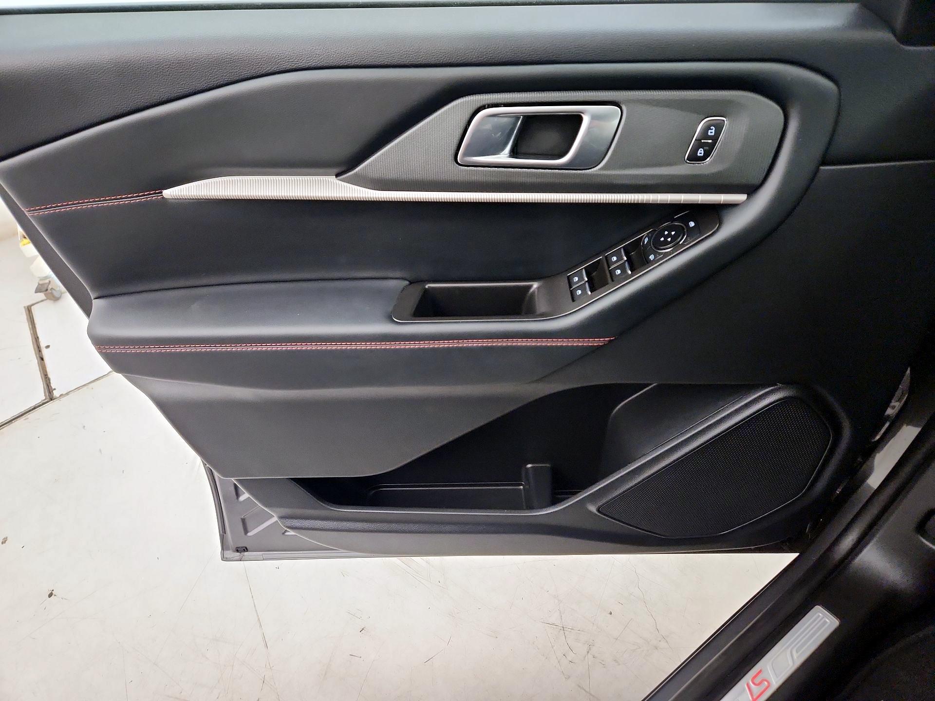 Thumbnail: 2025 Ford Explorer - 12