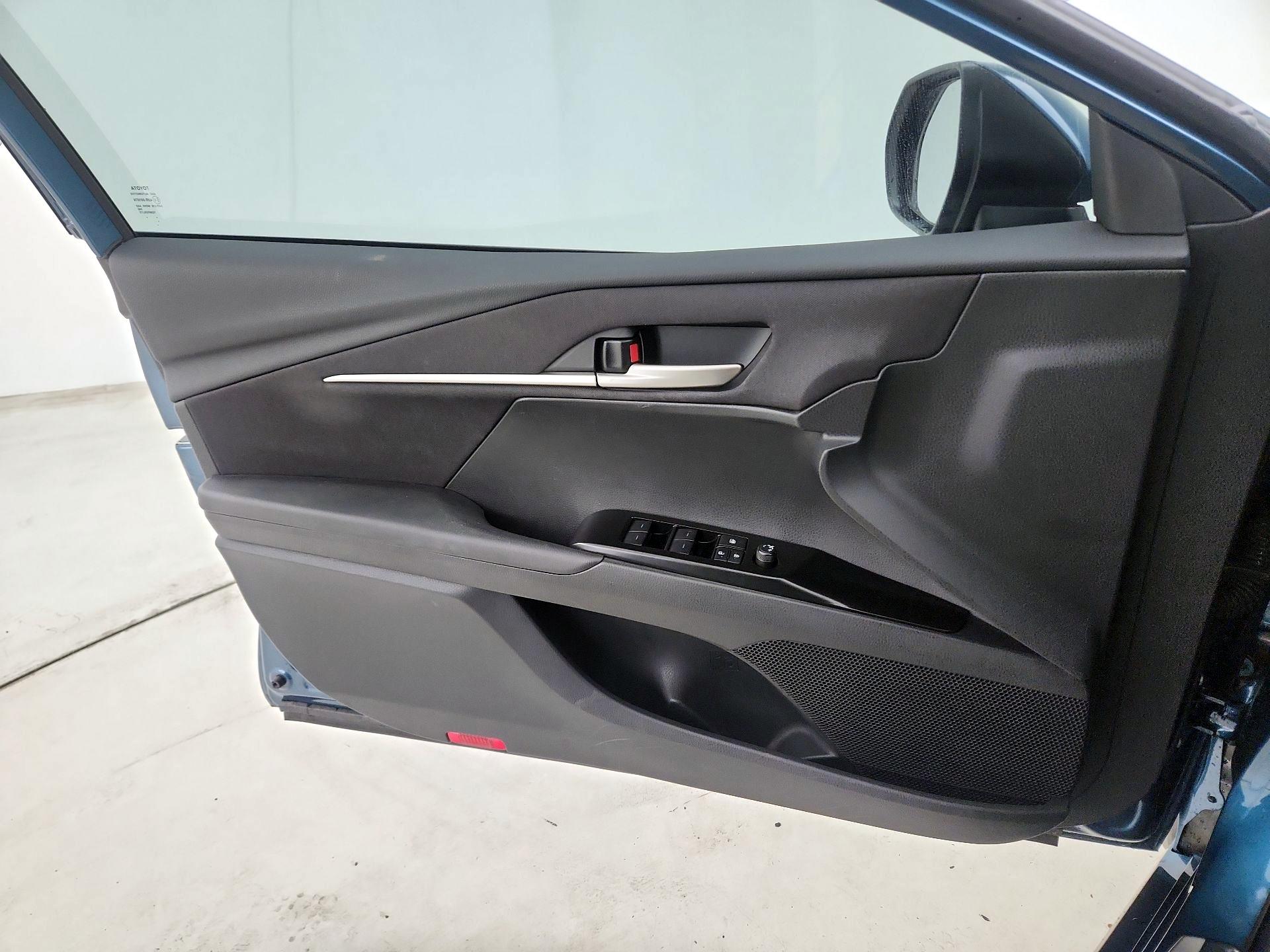 Thumbnail: 2025 Toyota Camry - 12